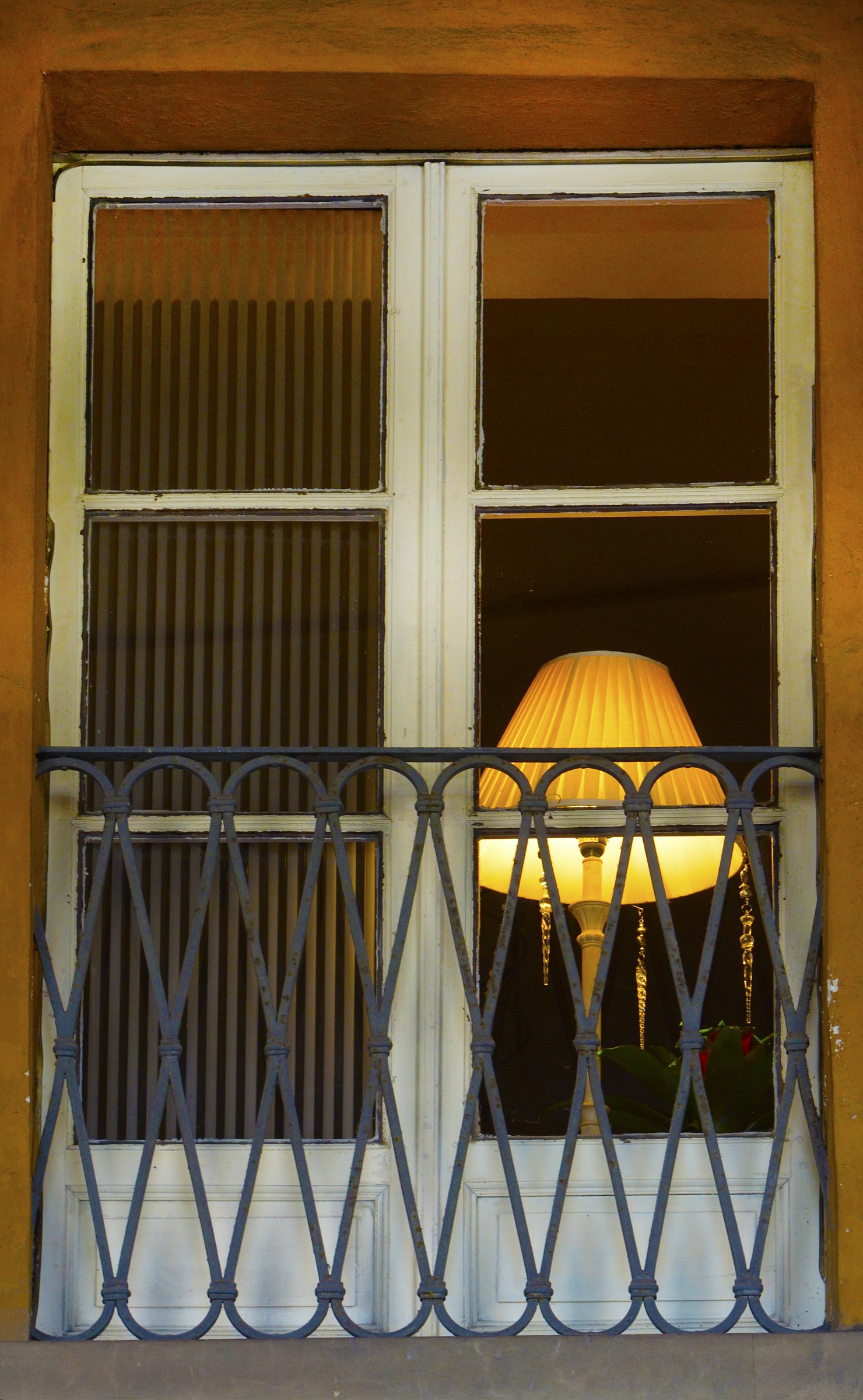 Quella lampada accesa ...