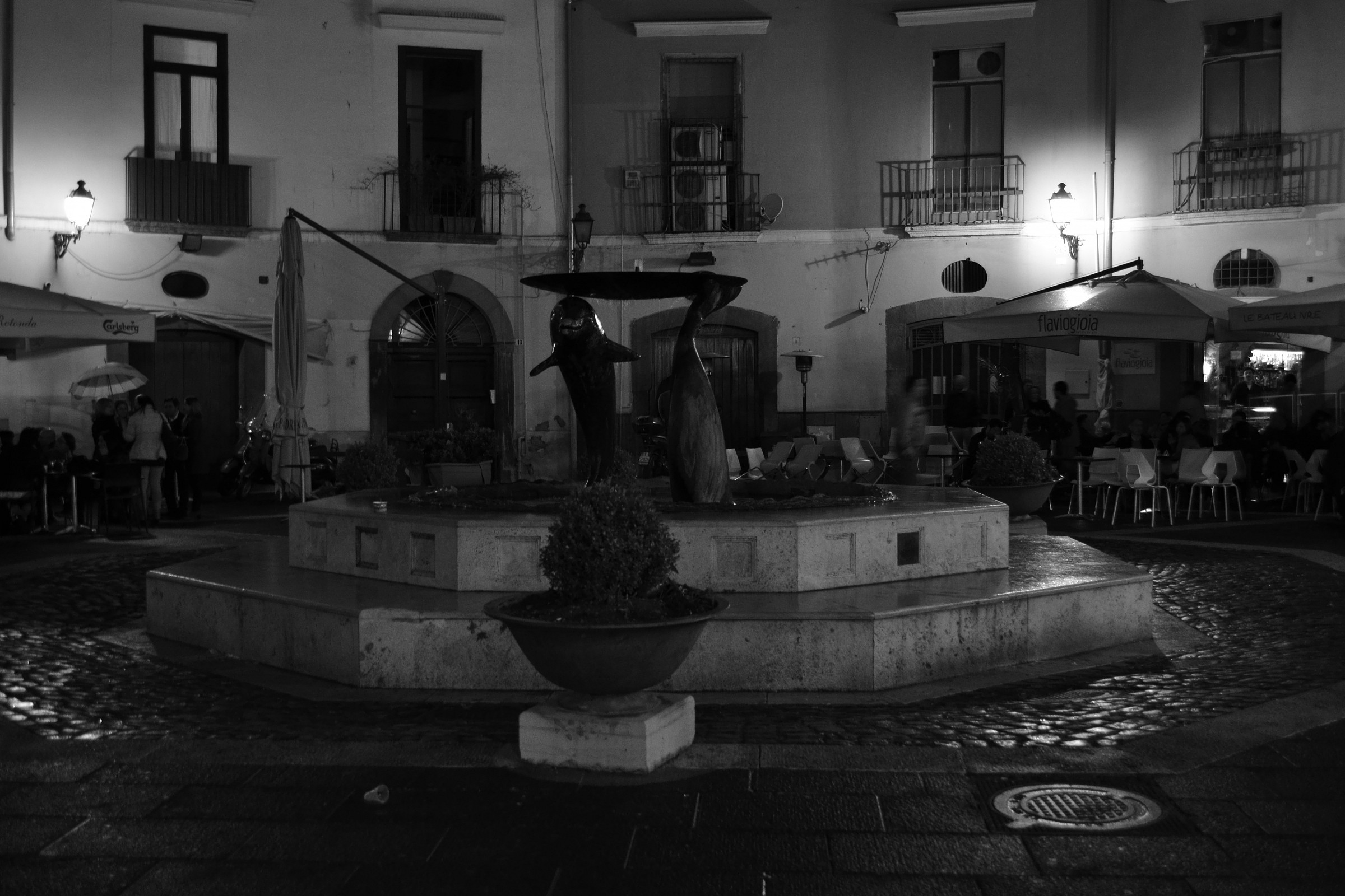 salerno.piazza flavio gioia.già the roundabout
