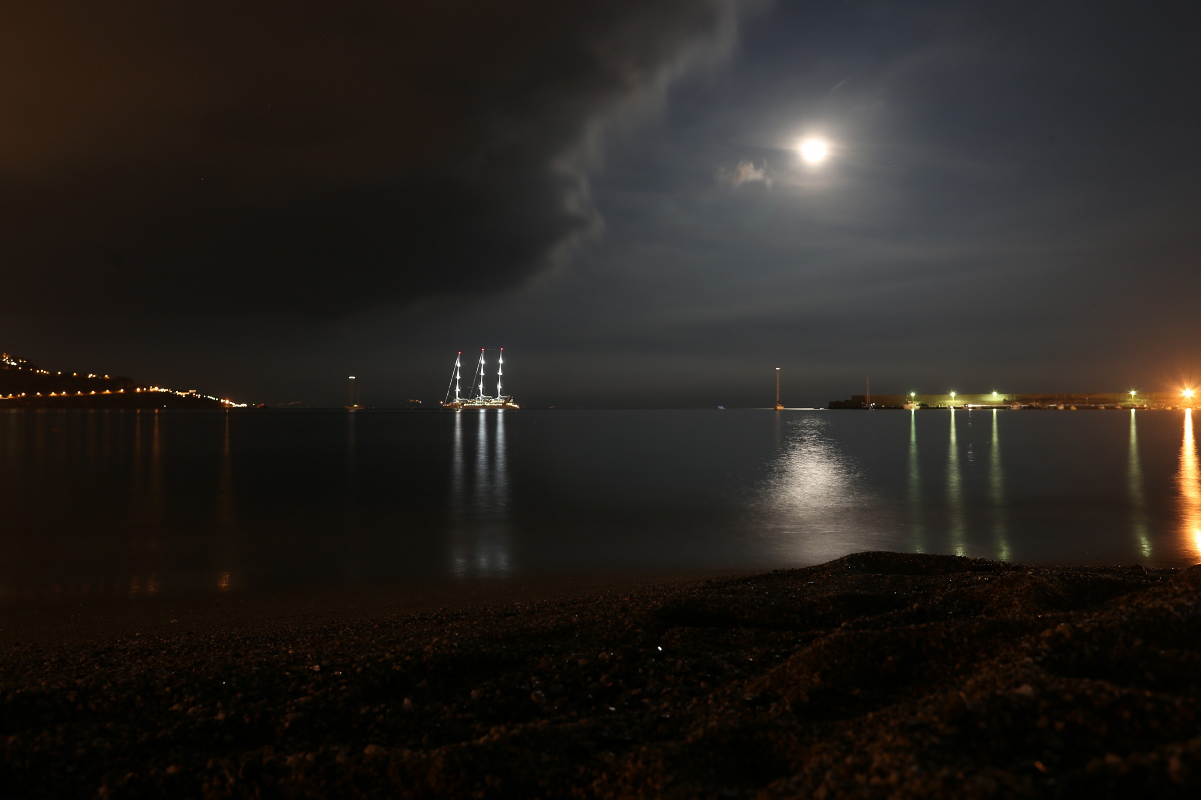 Full moon over the bay