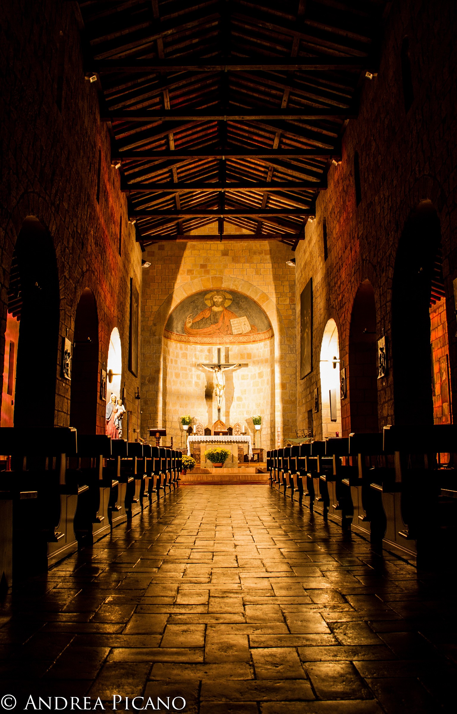 interno chiesa ardea
