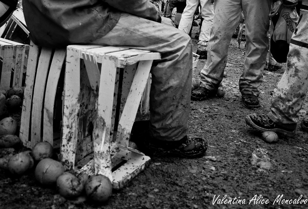 Between an orange and the other