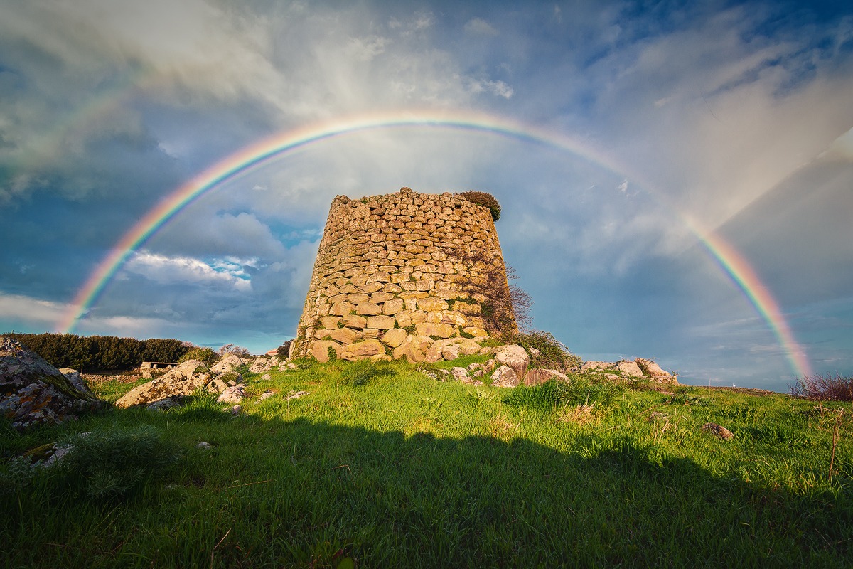 Rainbow on dolmen