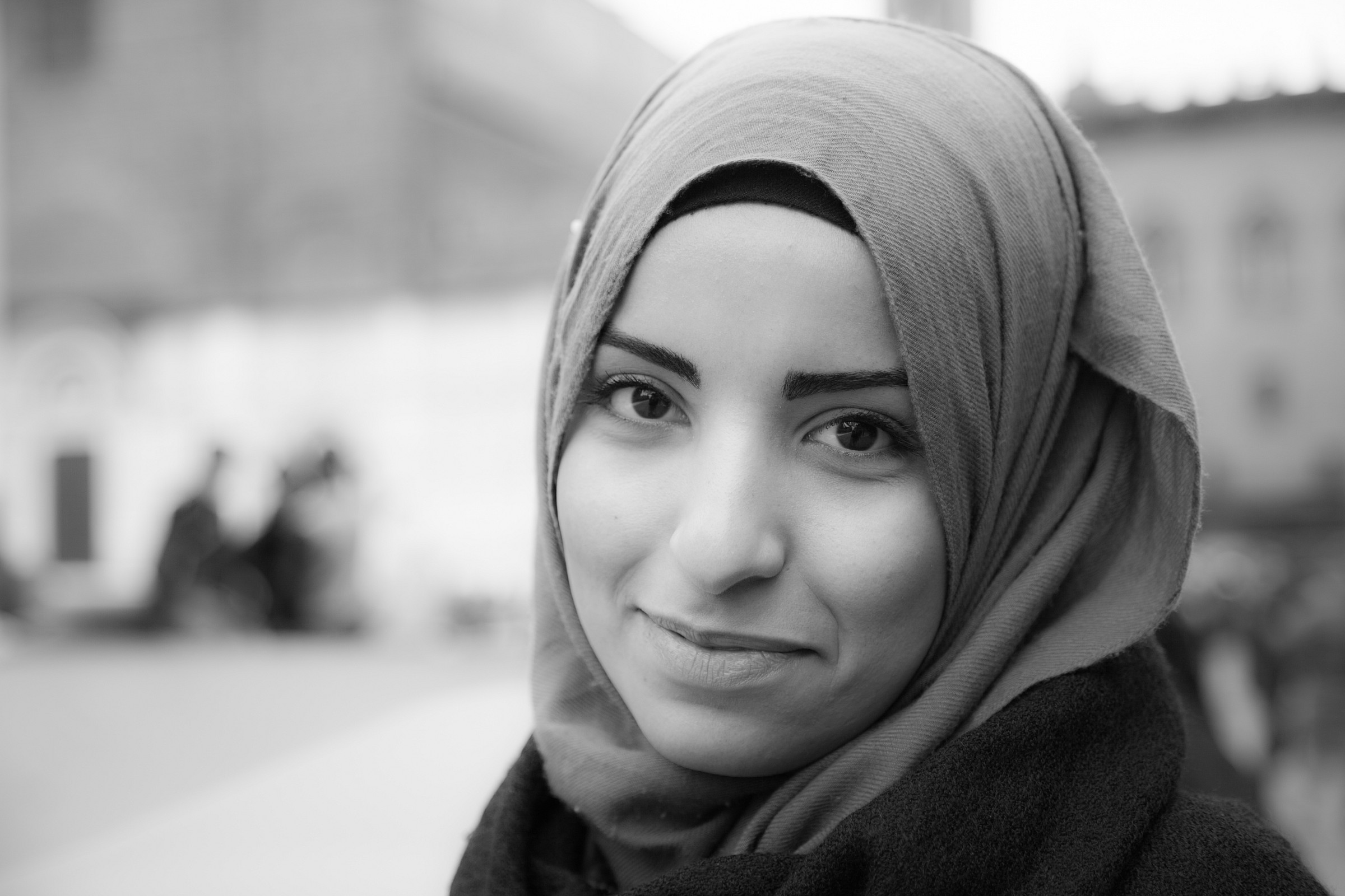 ragazza in p.zza Maggiore