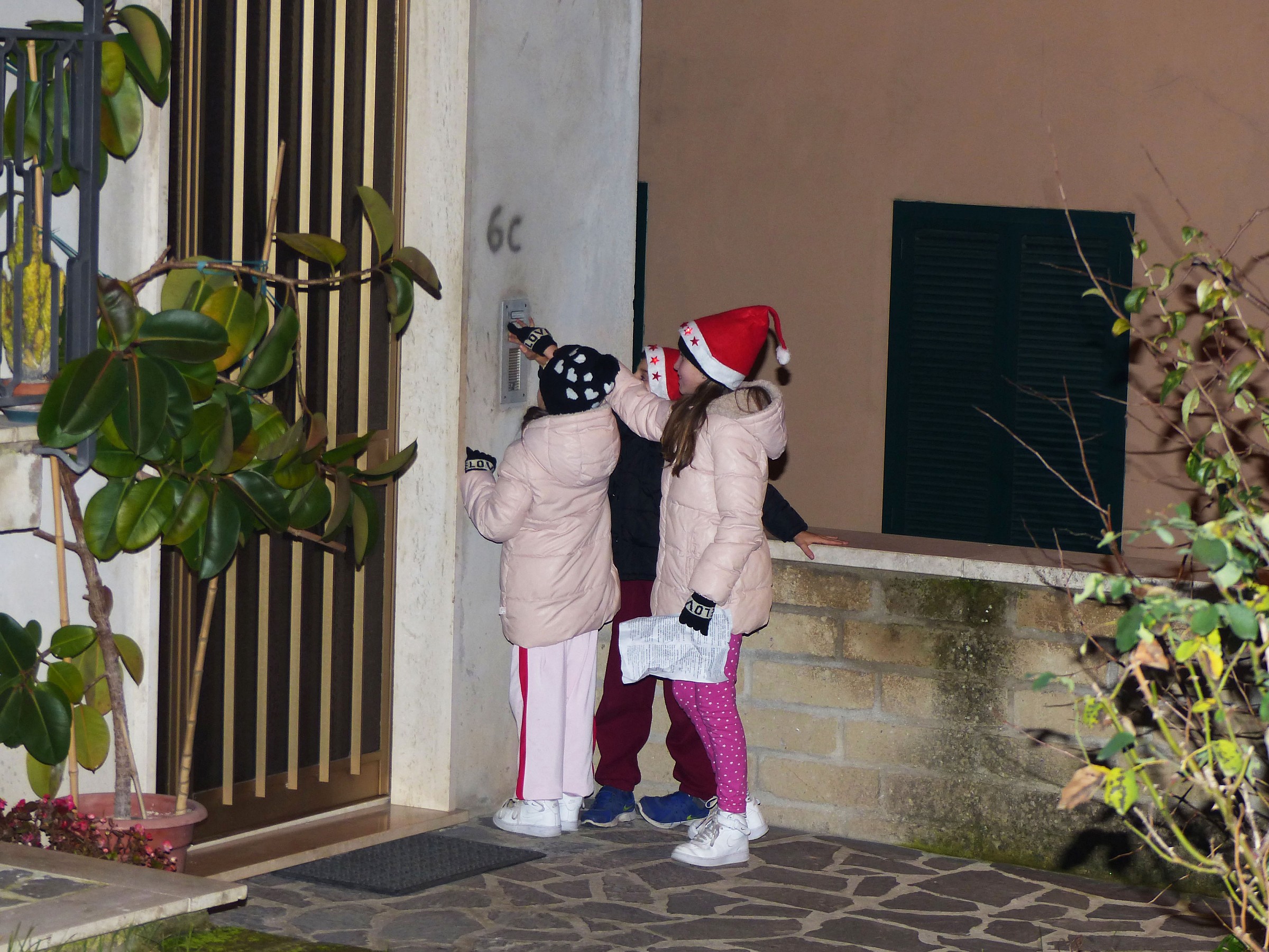 Suonata ai citofoni 2