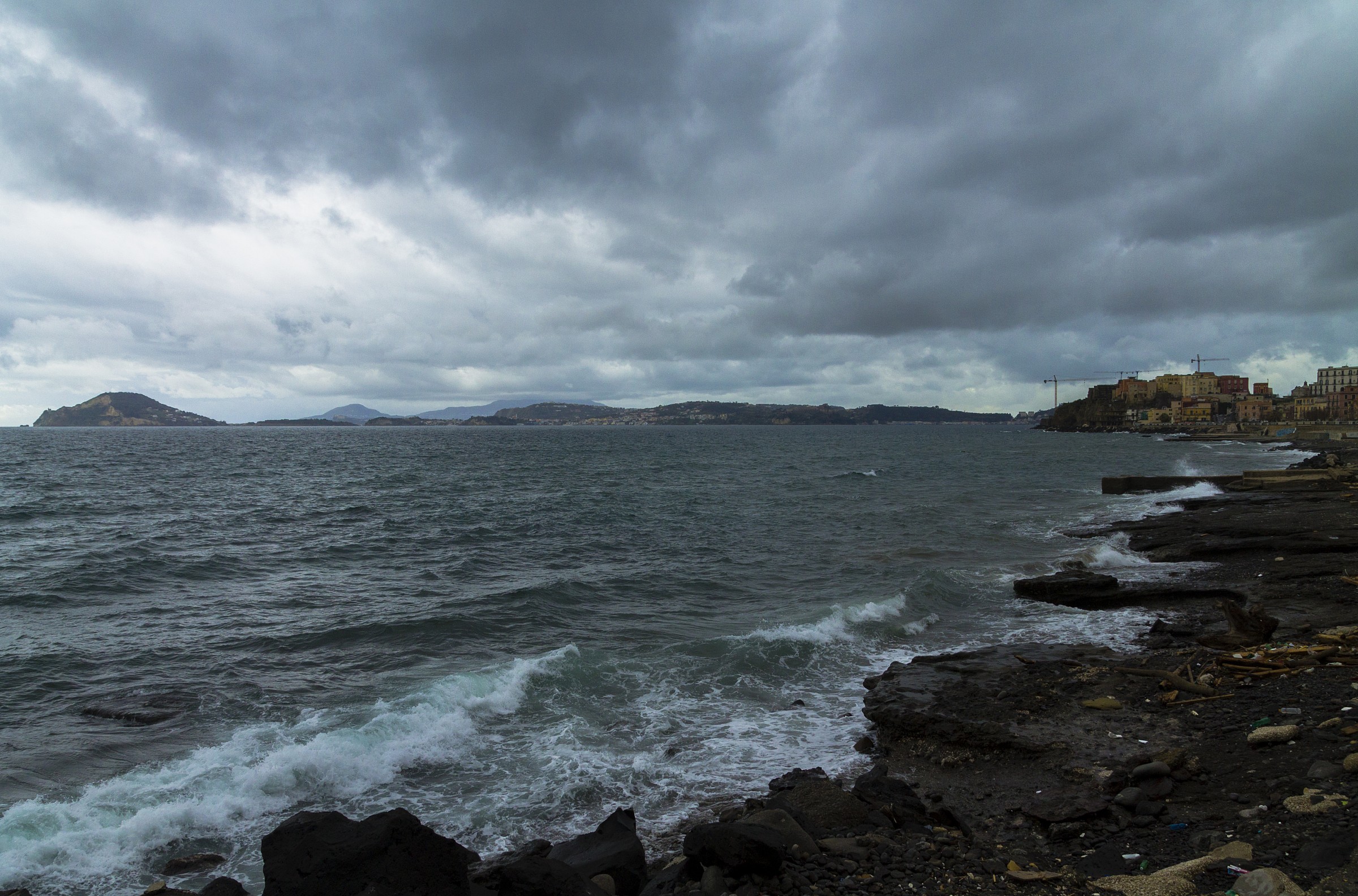Pozzuoli, Via Napoli e Rione Terra