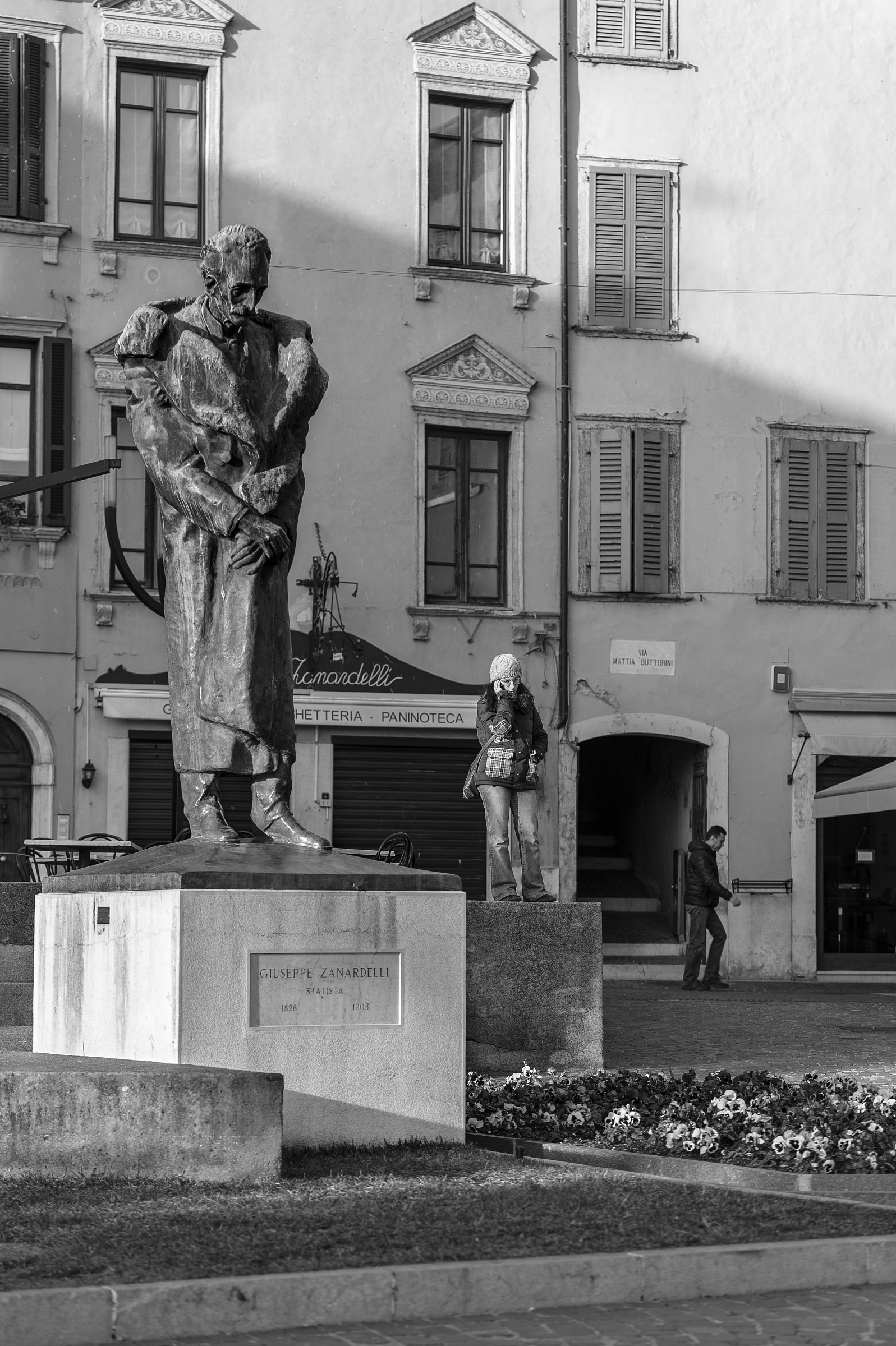 Prospettiva di una statua