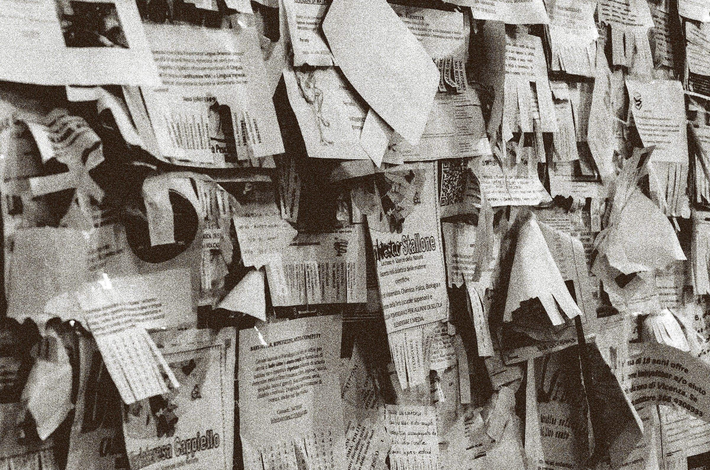 Una tipica bacheca universitaria