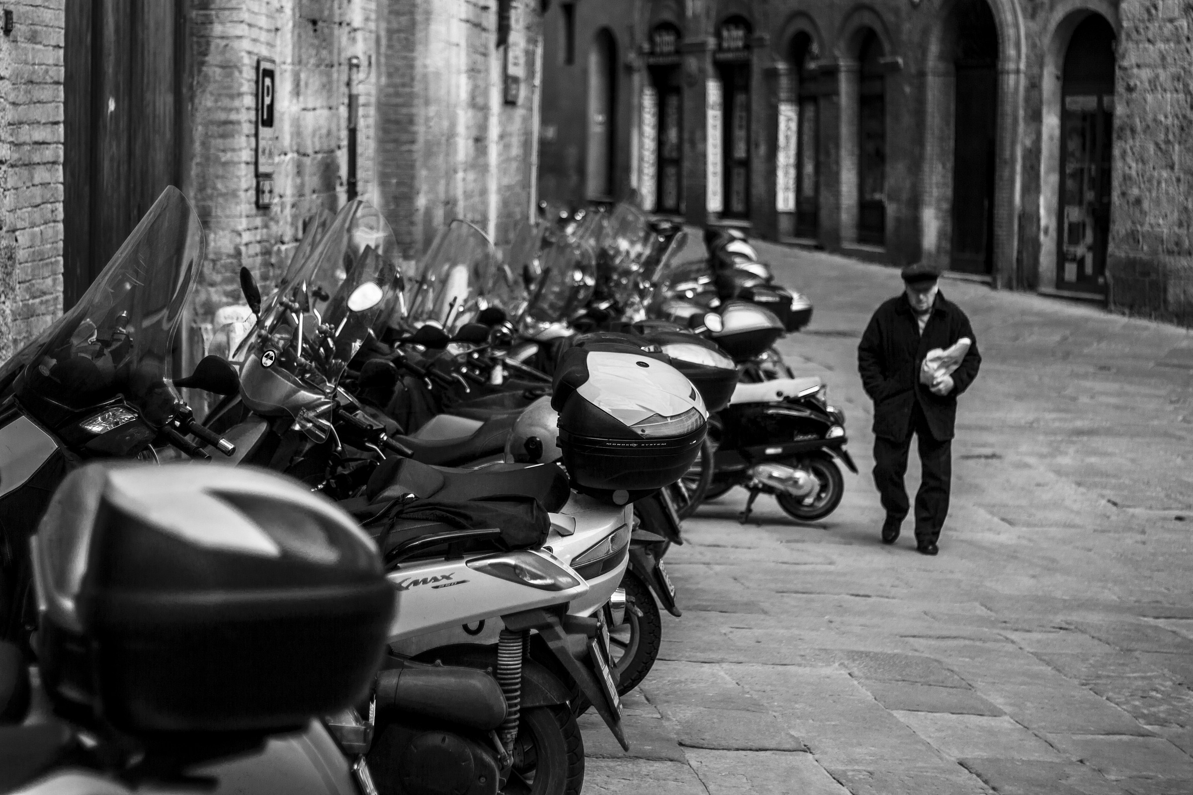 A piedi o in motorino?