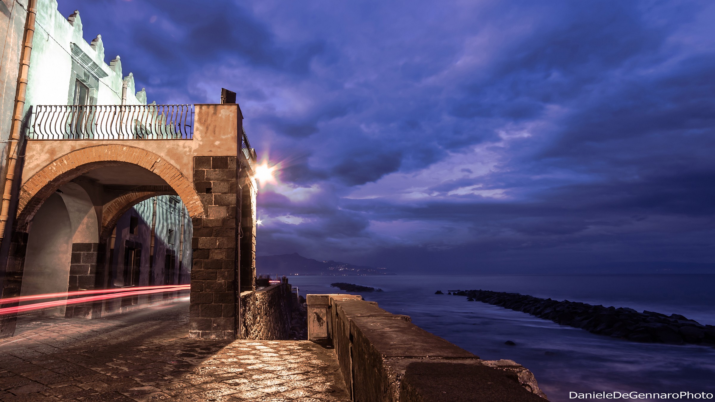 Torre Archirafi, the terrace and its sea