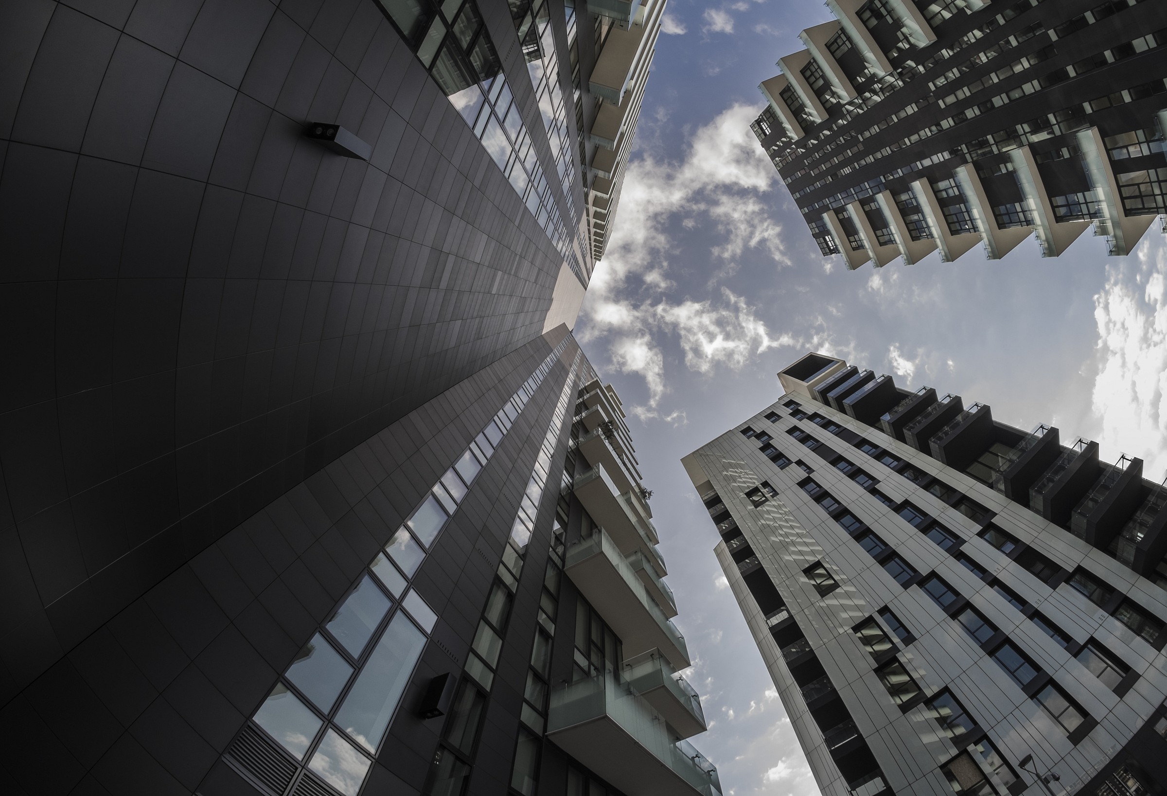 MIlan - Porta Nuova - nose up