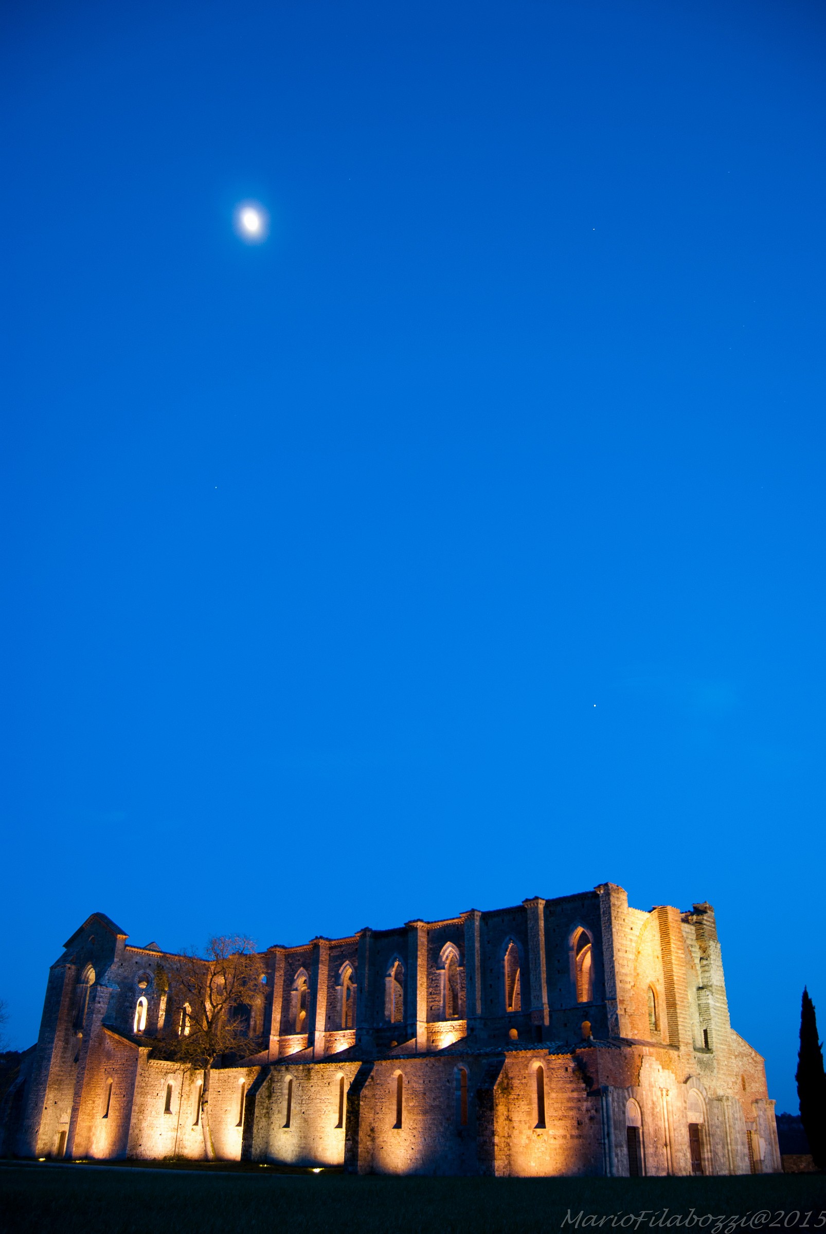 San Galgano e la luna