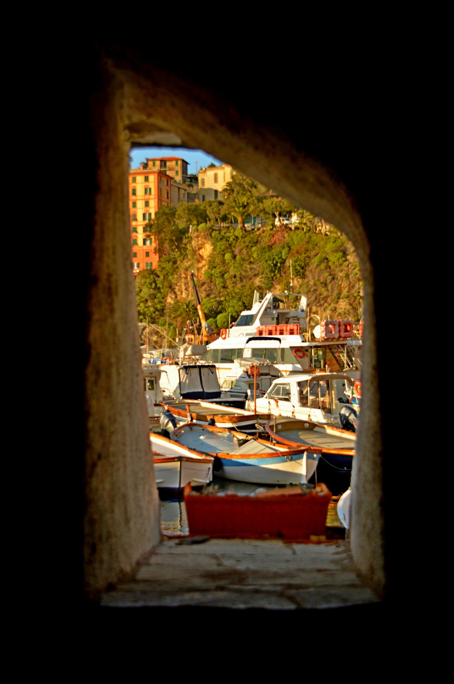 Uno scorcio sul porto 2