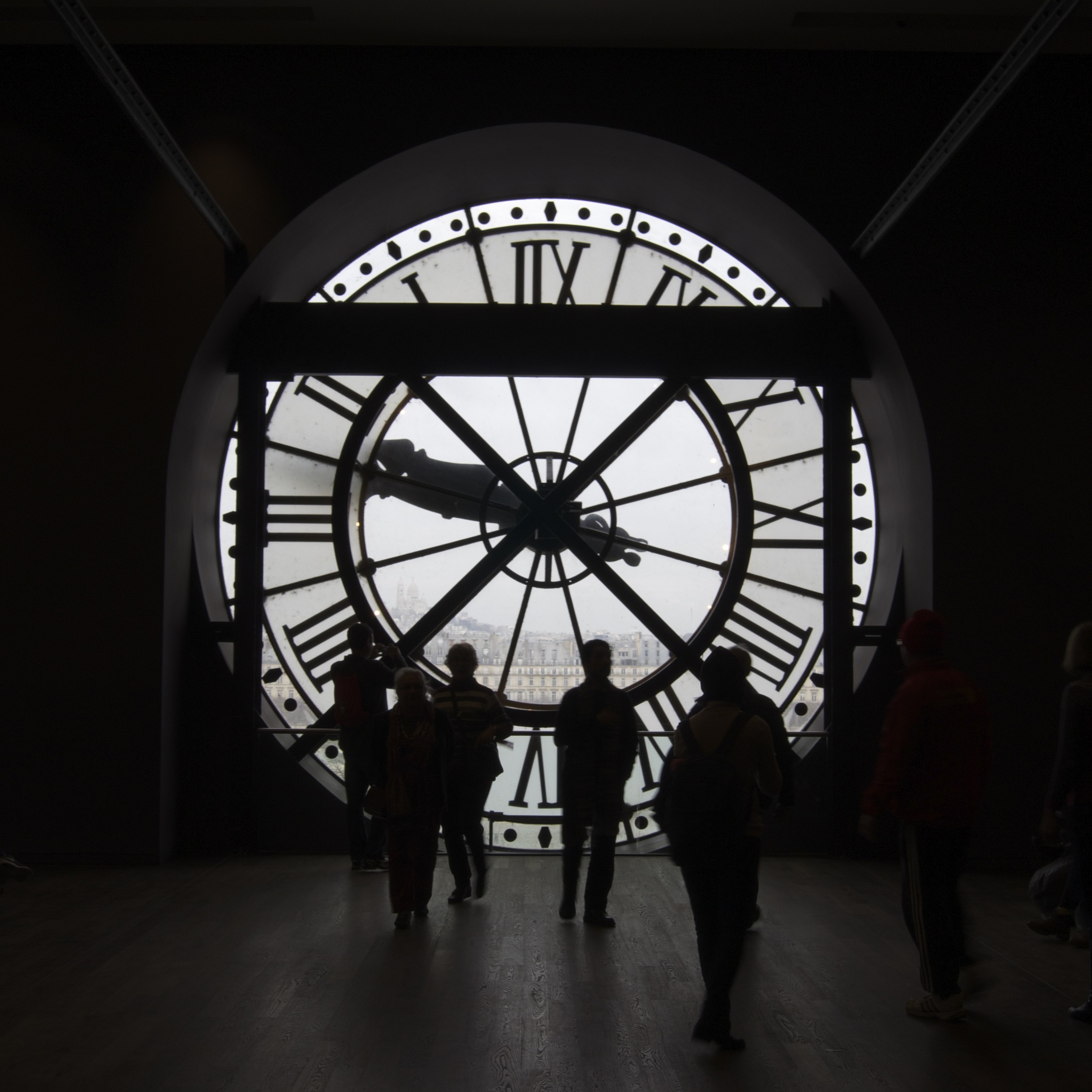 Esso distingue il passato, presente e futuro. Il Tempo