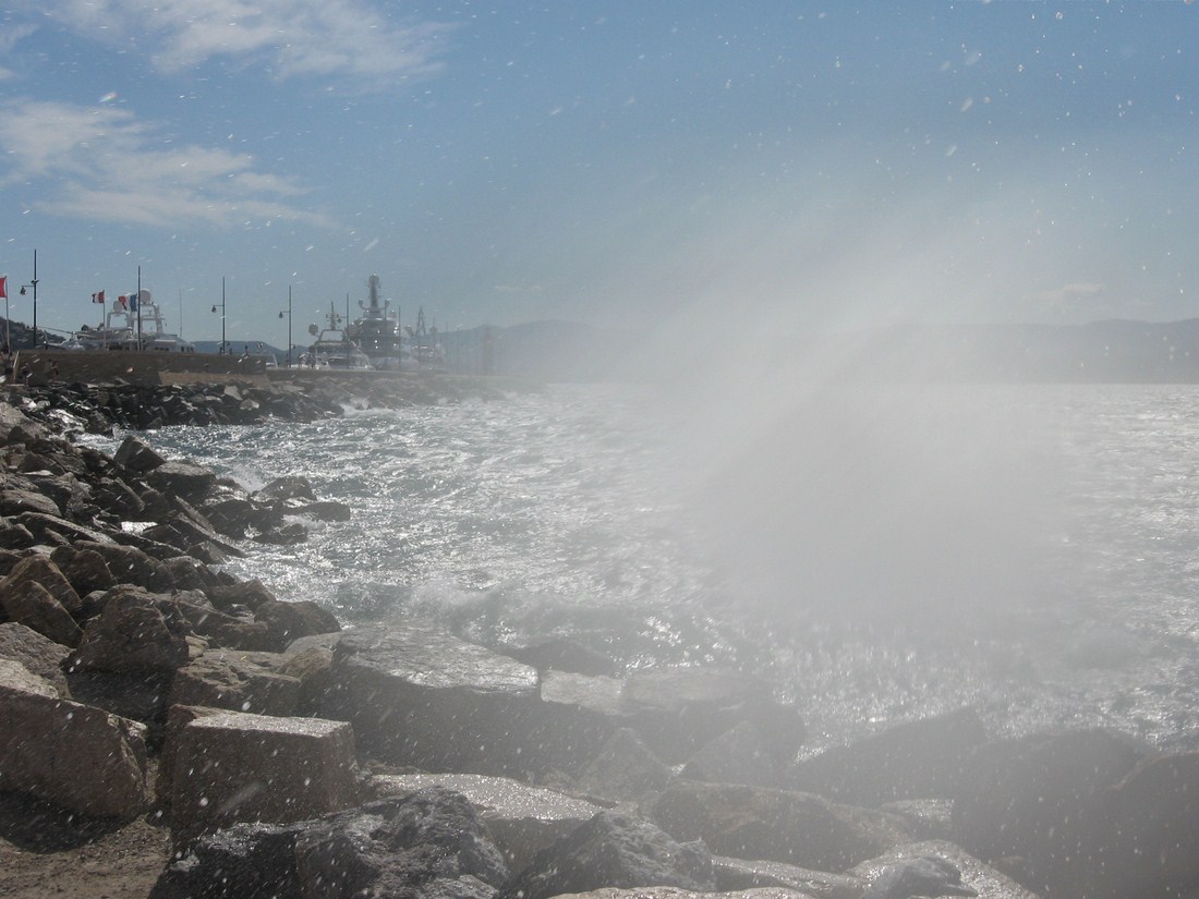 The water explodes on the rocks of Saint Tropez