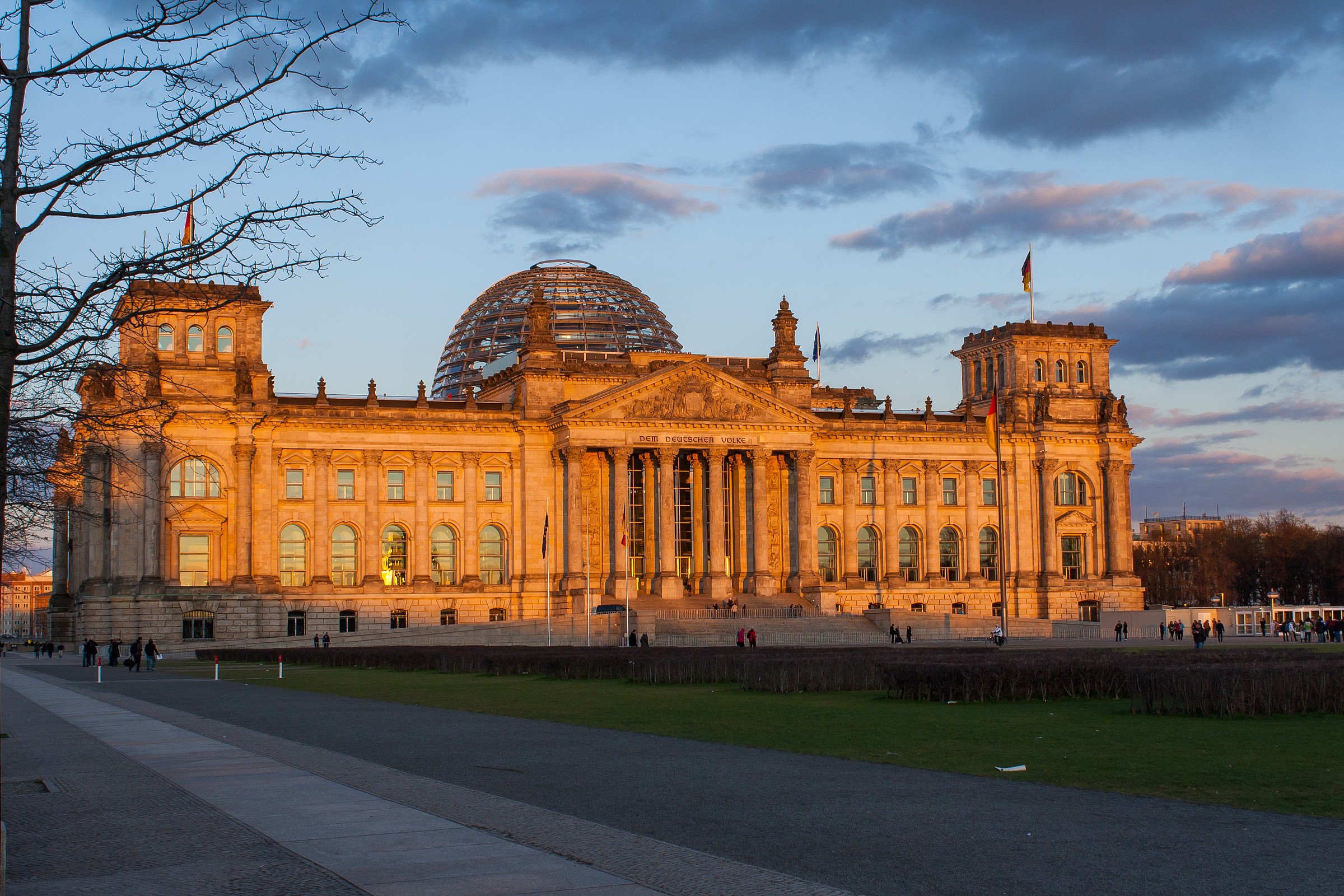 Berlino Reichstag al tramonto