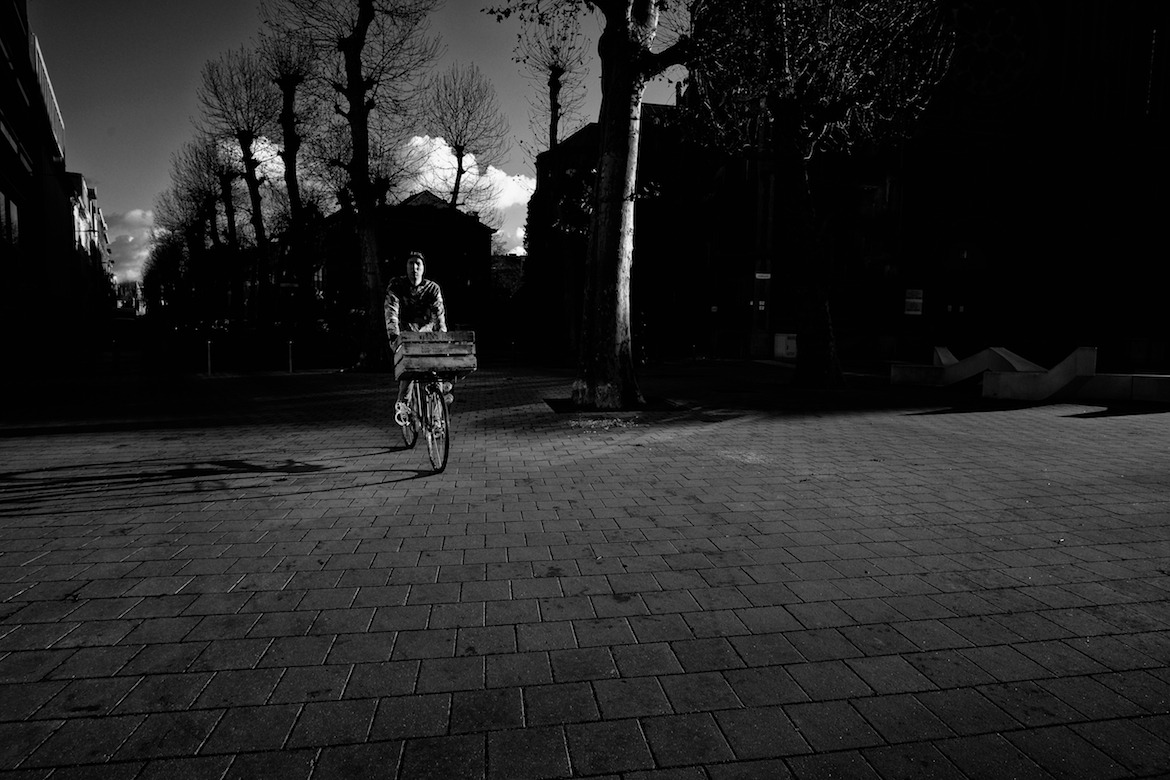 Cyclist with wooden box, Antwerpen 2015