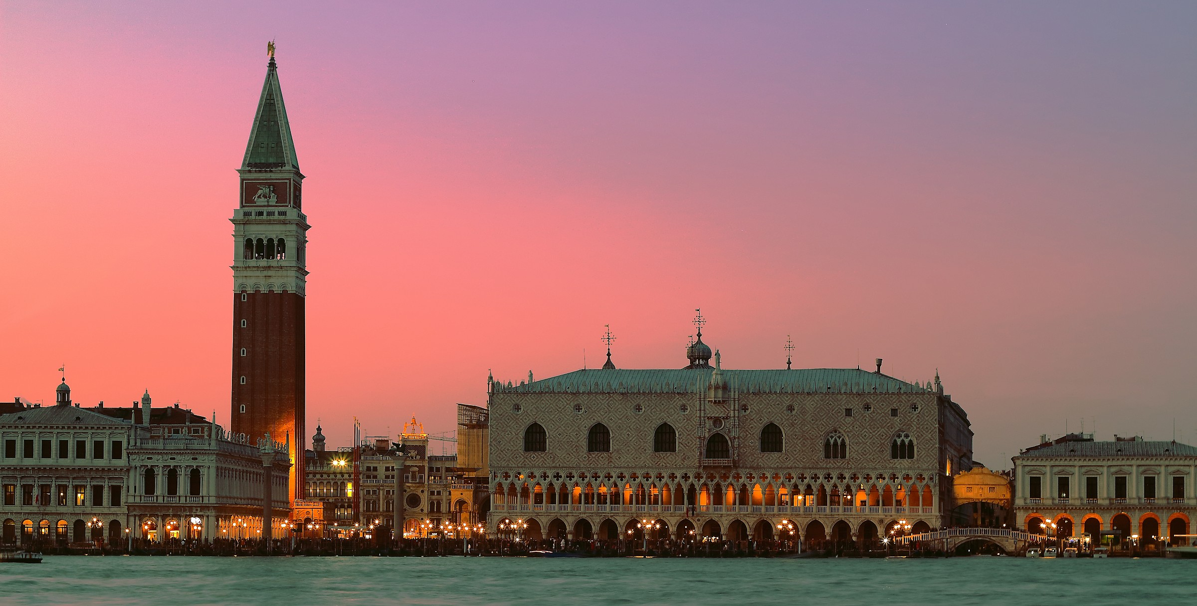 A S.Marco il tramonto e ....la folla di turisti
