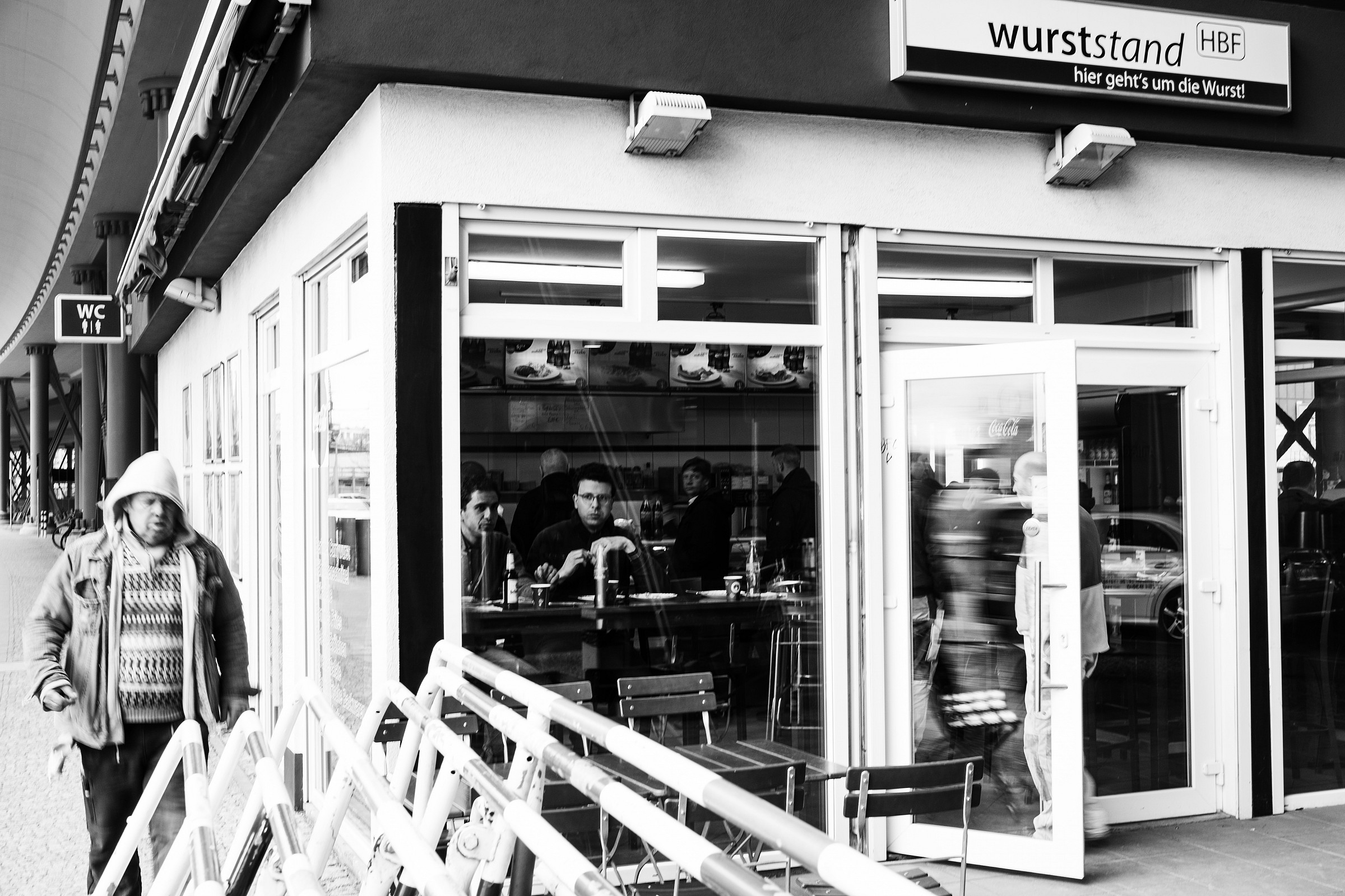 Street food in Berlin Hauptbahnhof