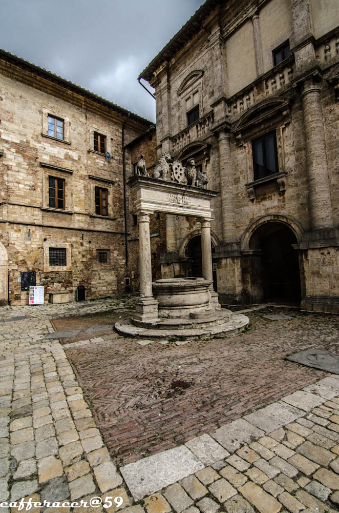 Pozzo dei grifi e dei leoni