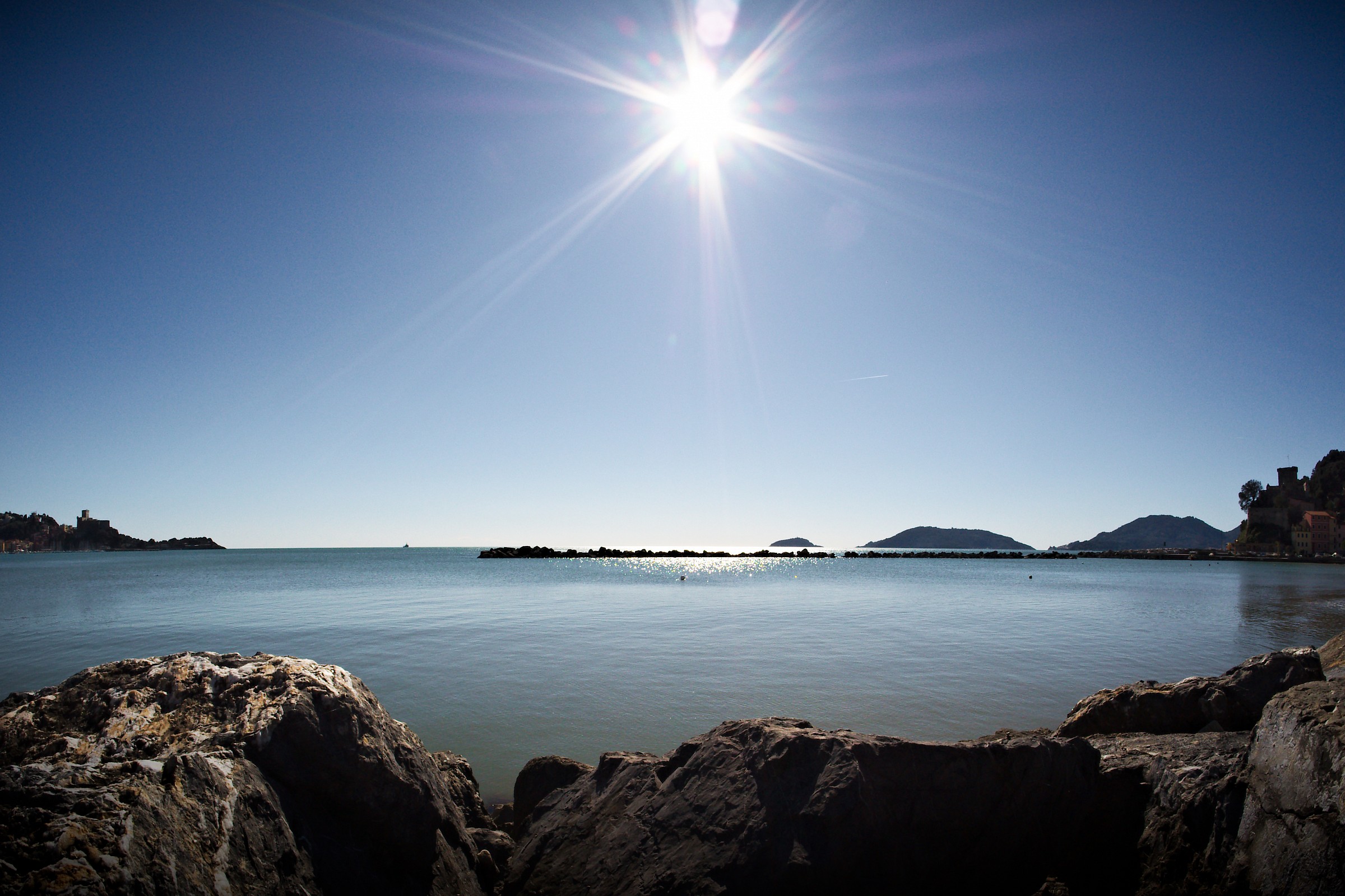 Tre pixel di Portovenere tra Lerici e S.Terenzo, 2015.