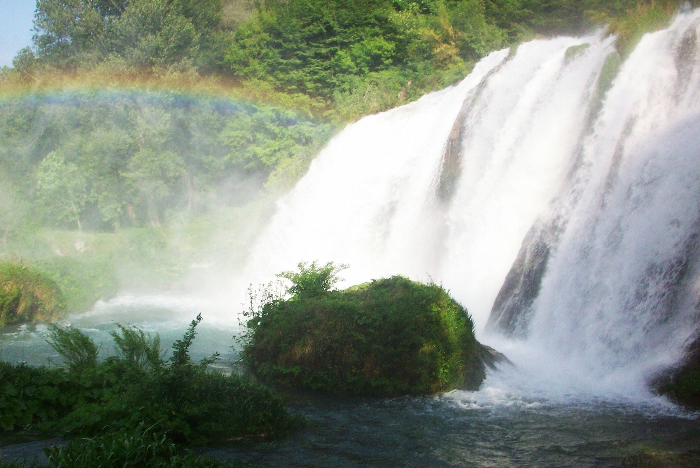 The rainbow and the compact camera