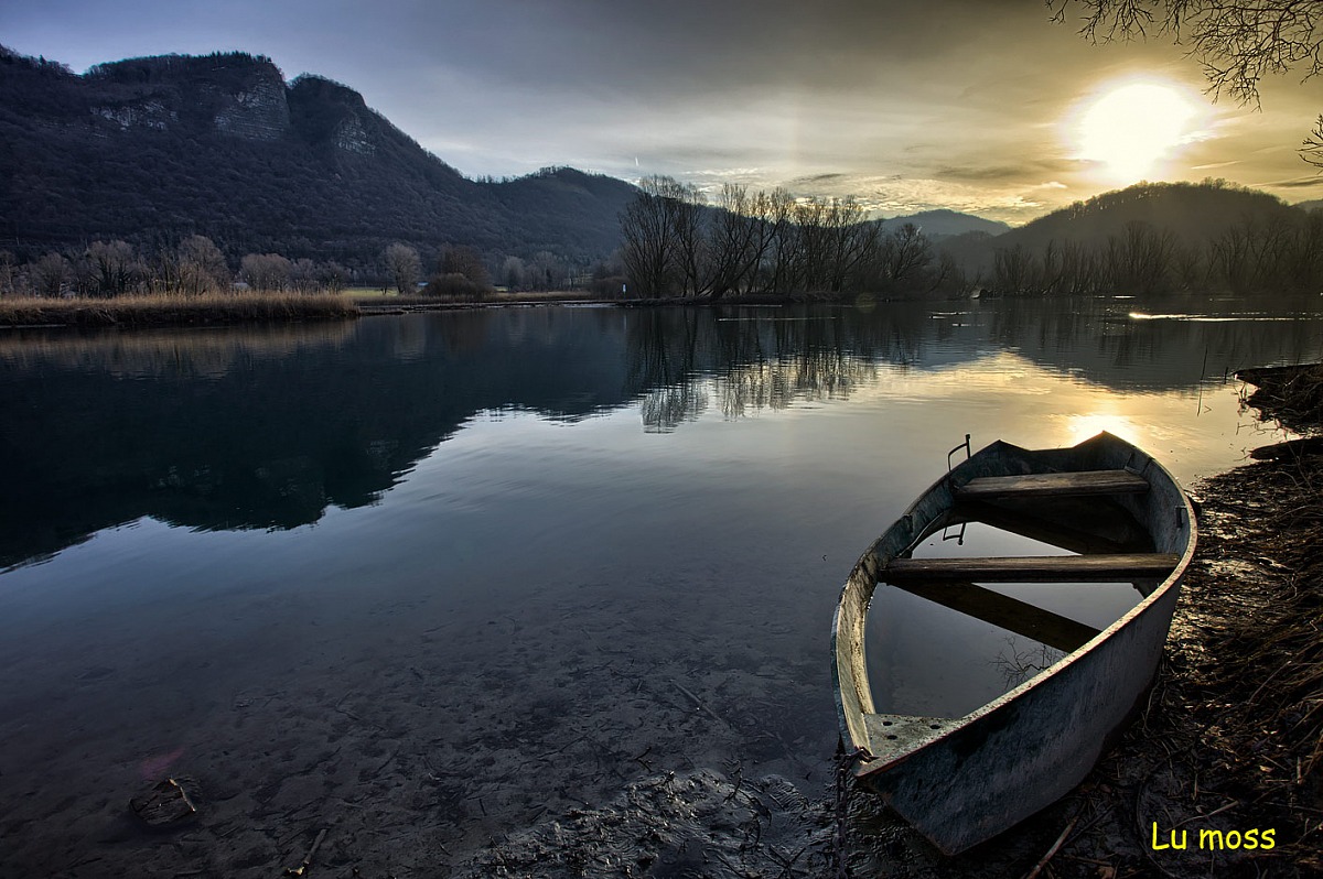 Prima luce sul fiume.