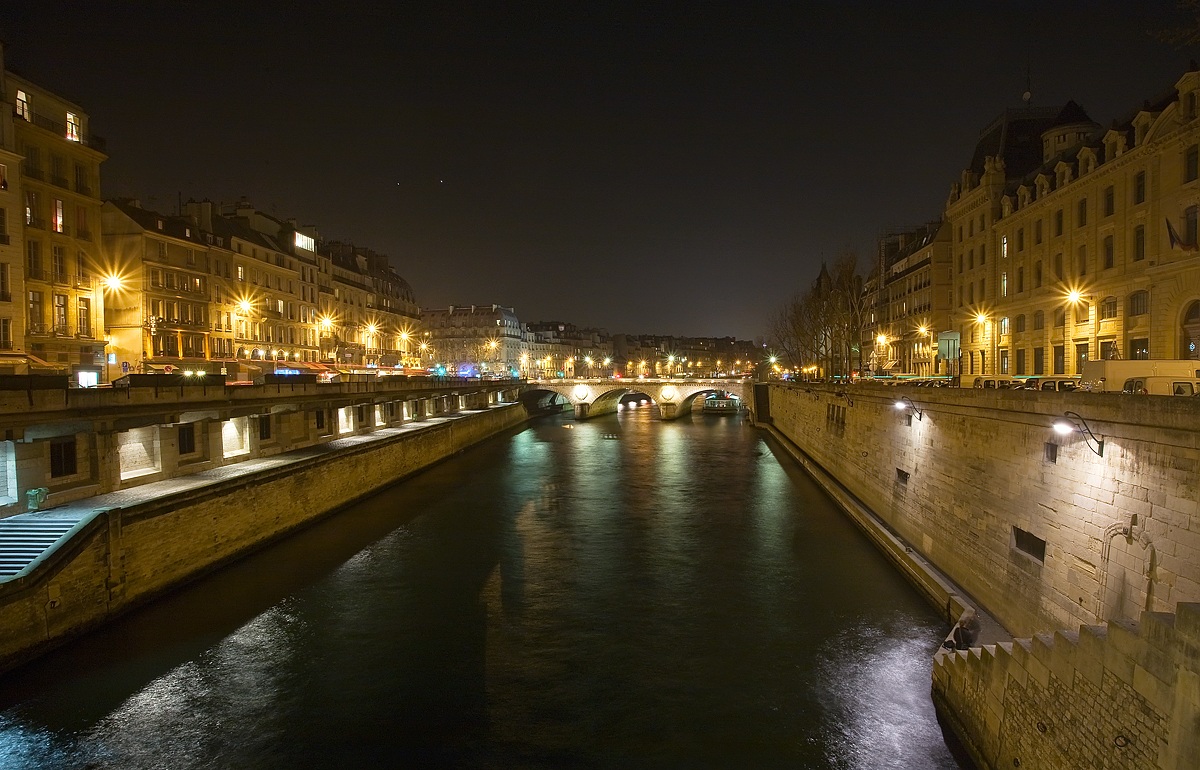 lungo senna di notte