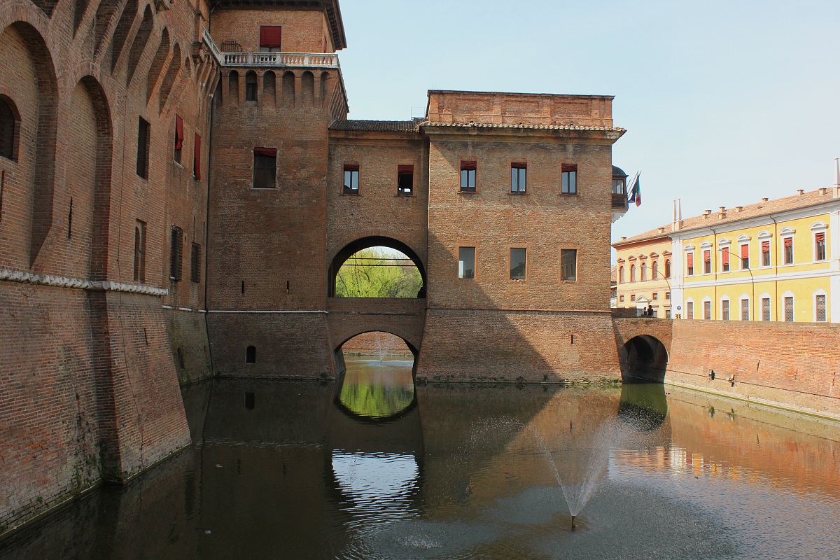 il fossato del Castello (fe)