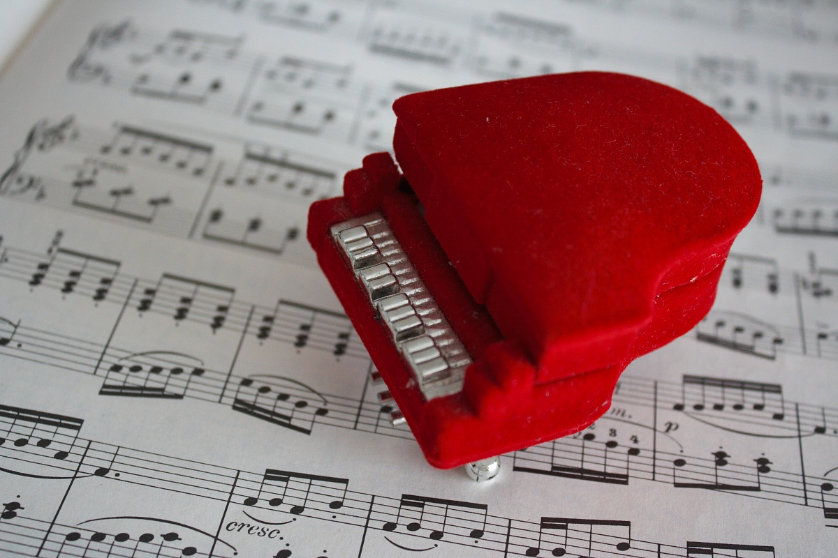 The pianofortino red Schroeder