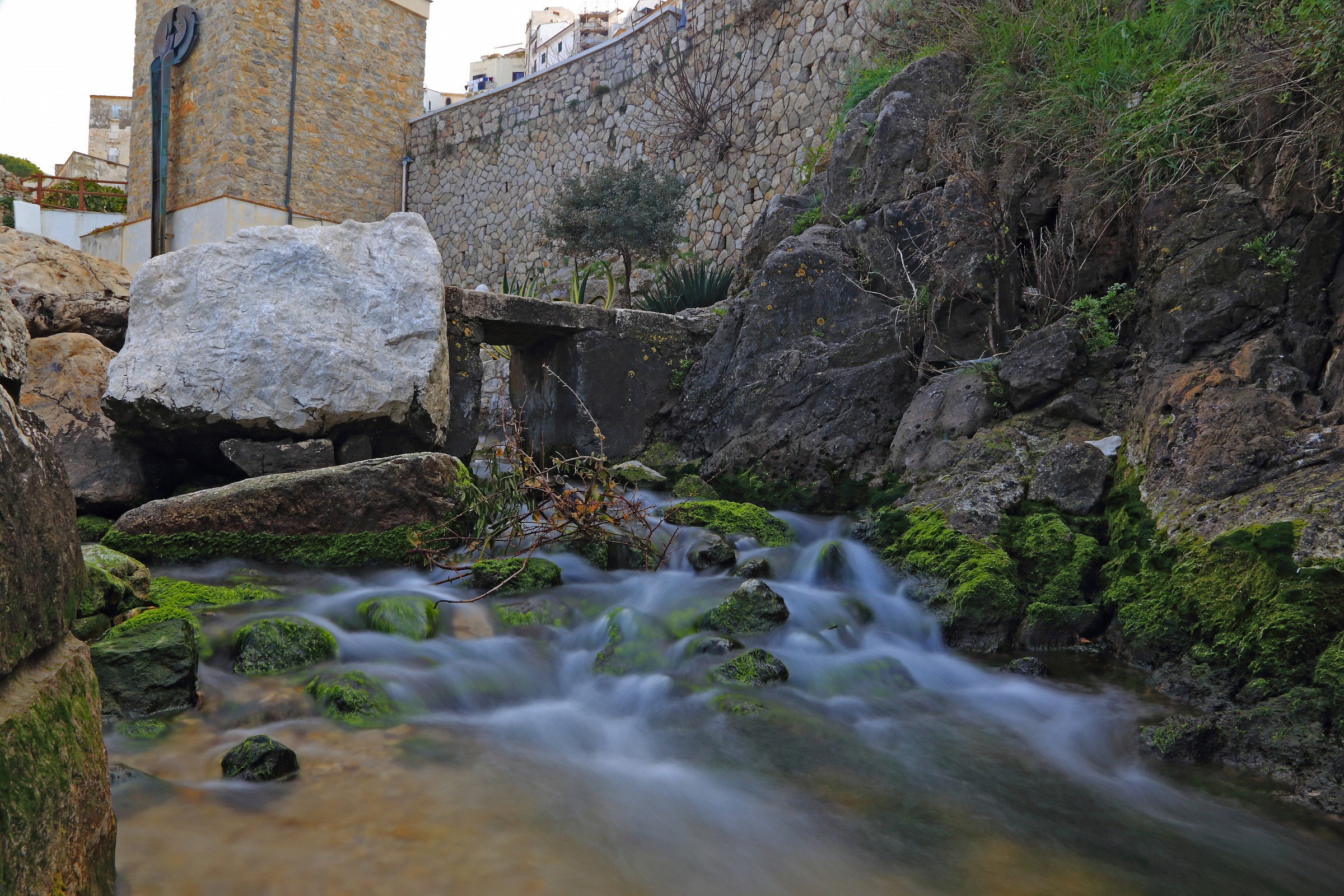 Sperlonga- La cascatella a mare