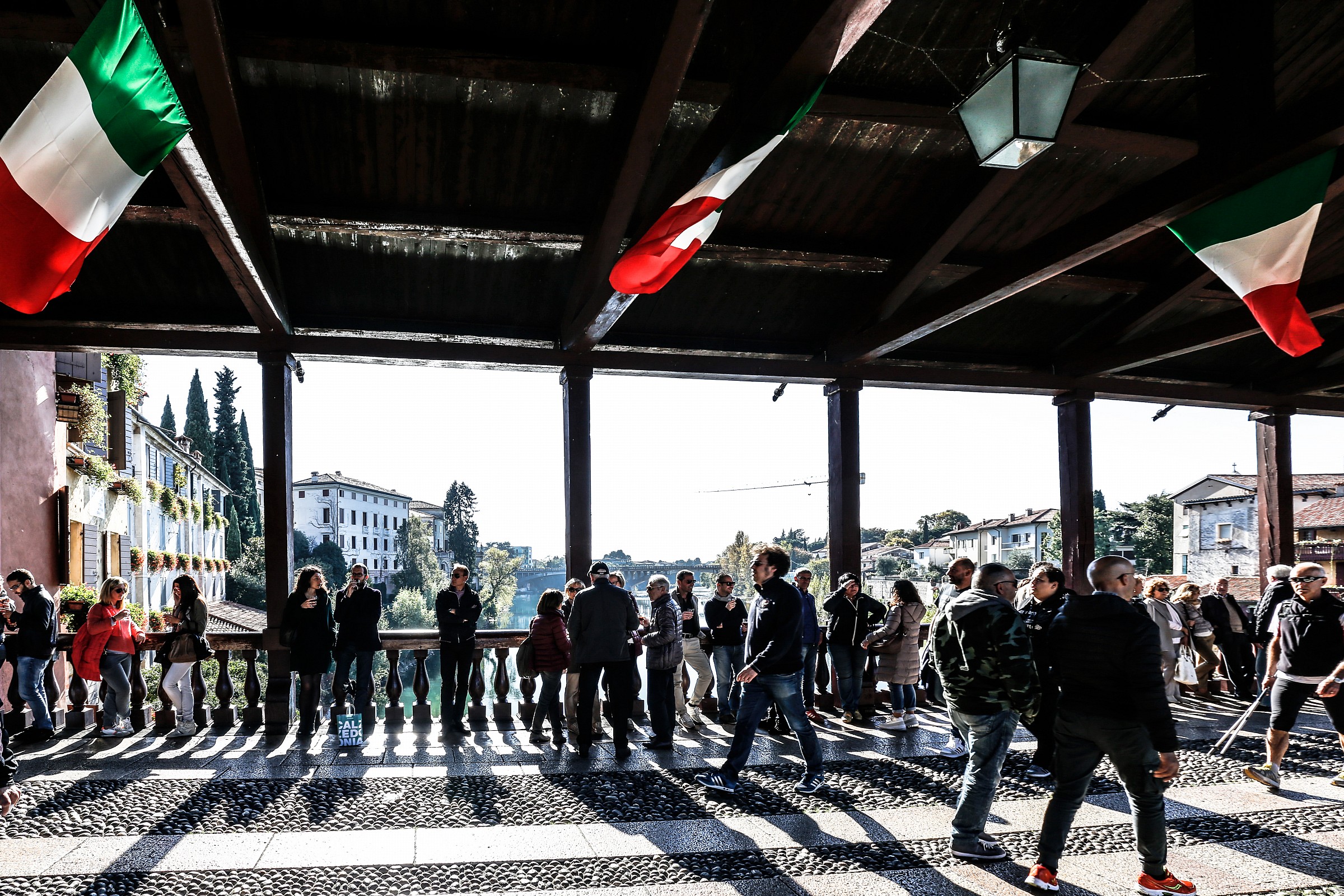 Aperitif on the bridge ...