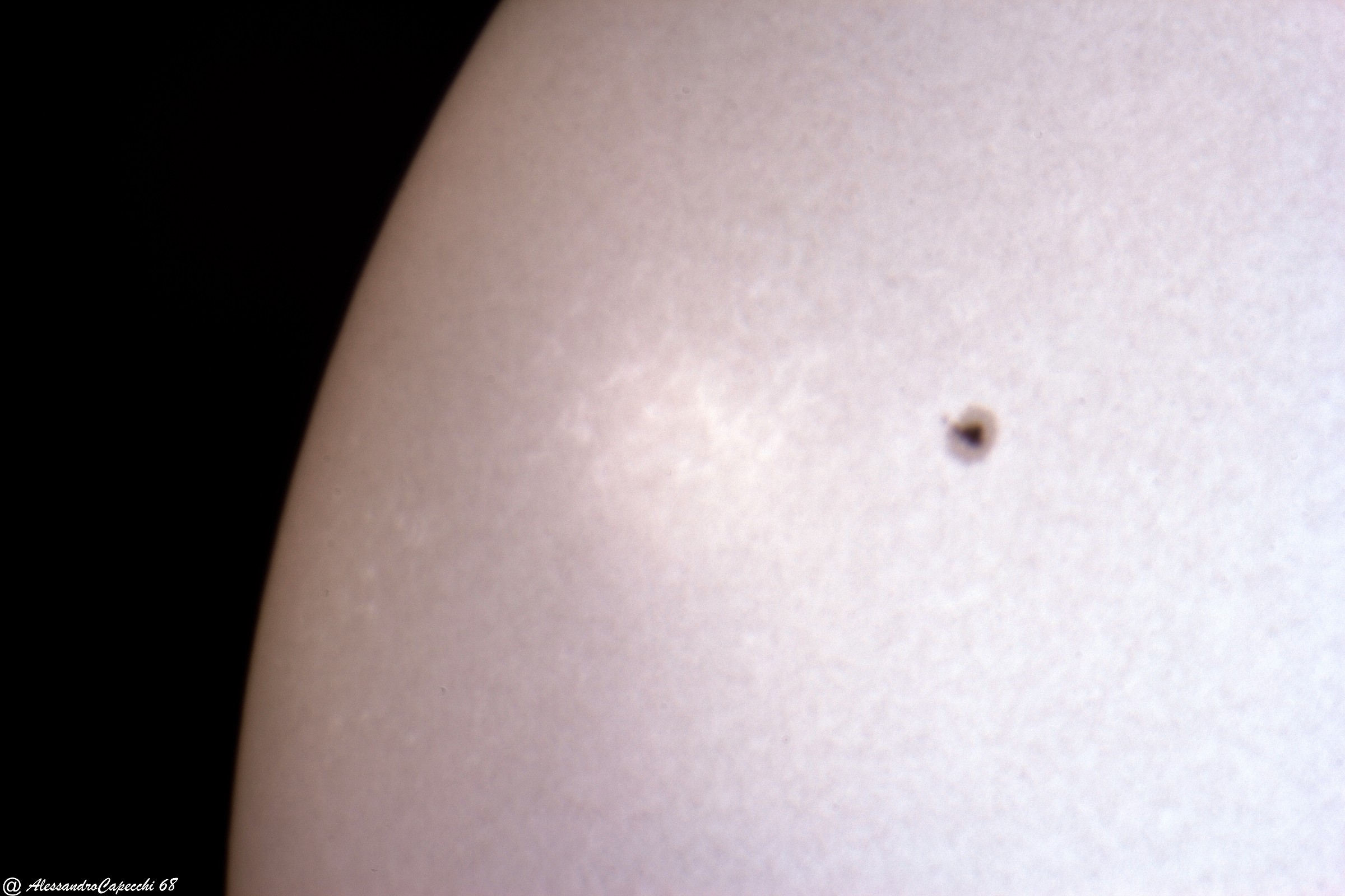 Macchia solare durante eclissi