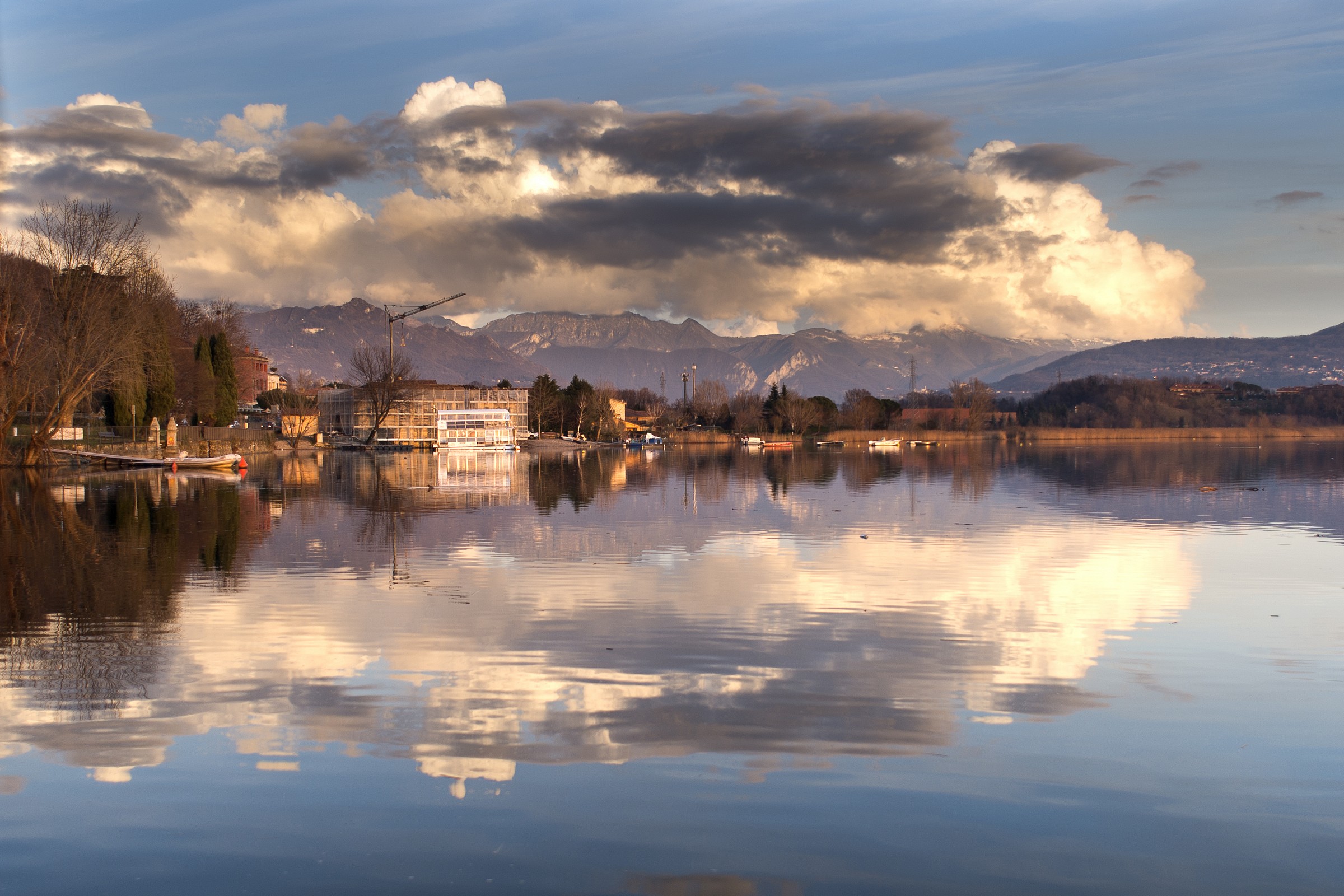 Tramonto sul lago di Pusiano