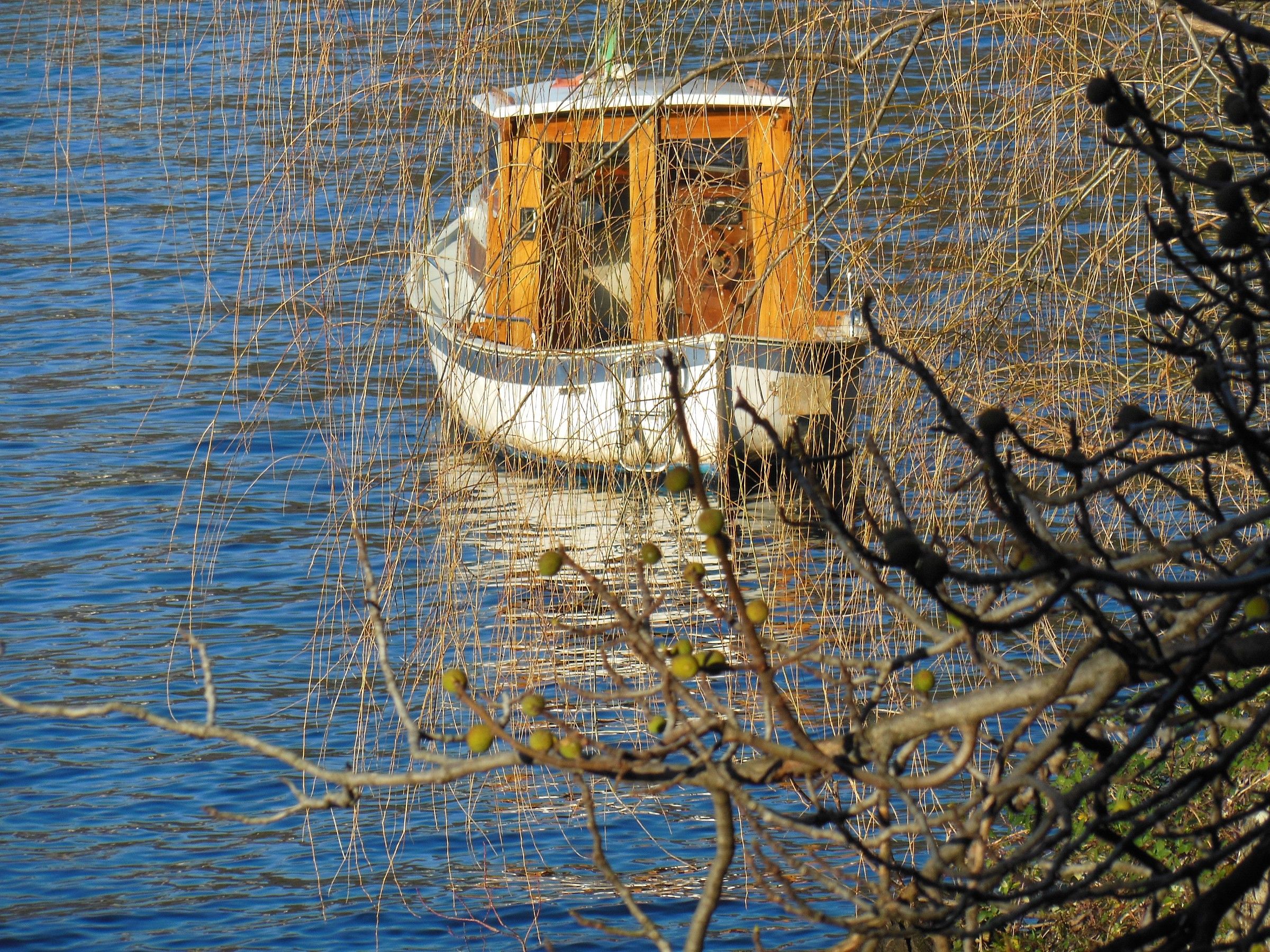 una casetta sul lago.