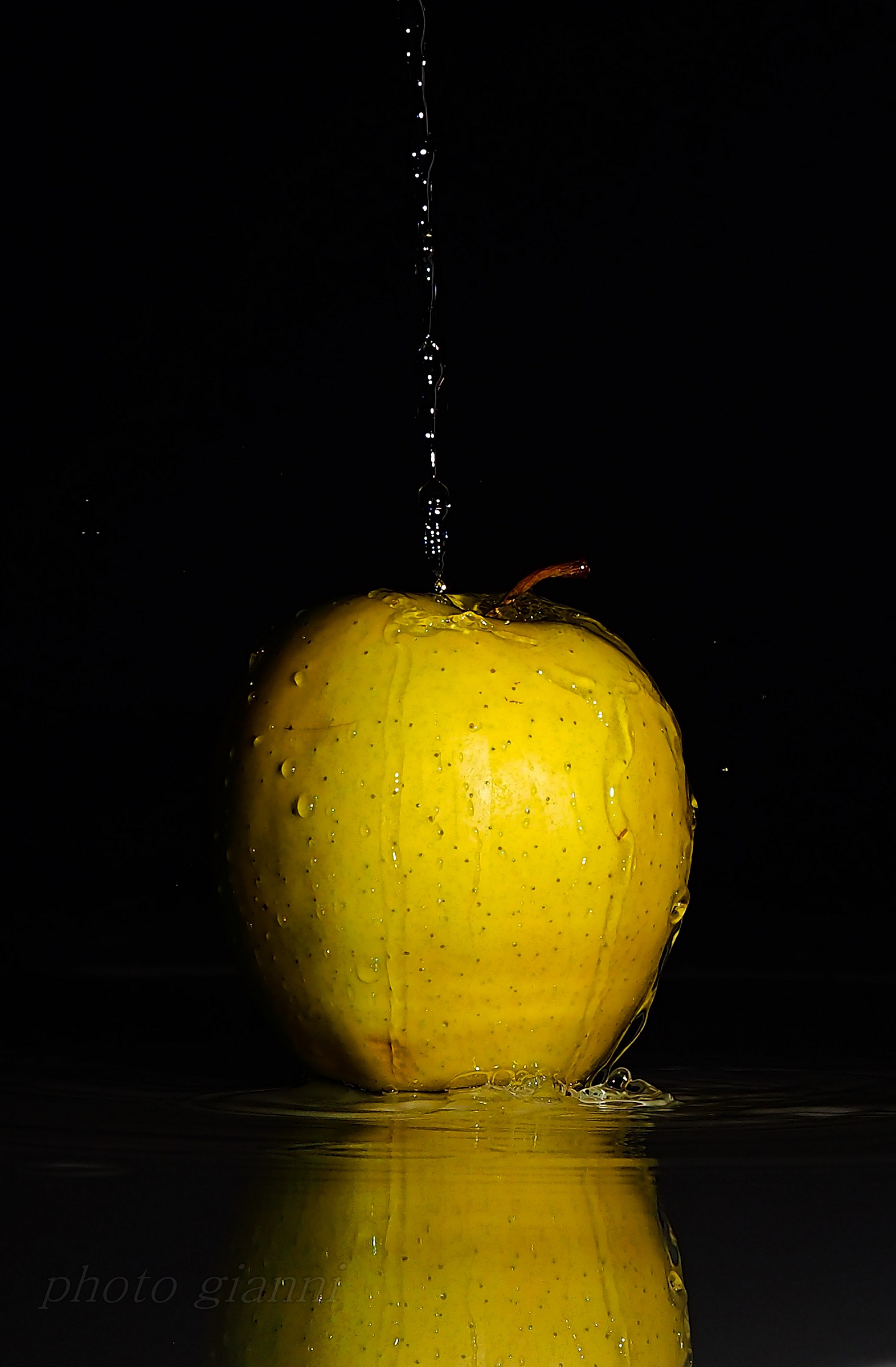 .... An apple ..giorno ...