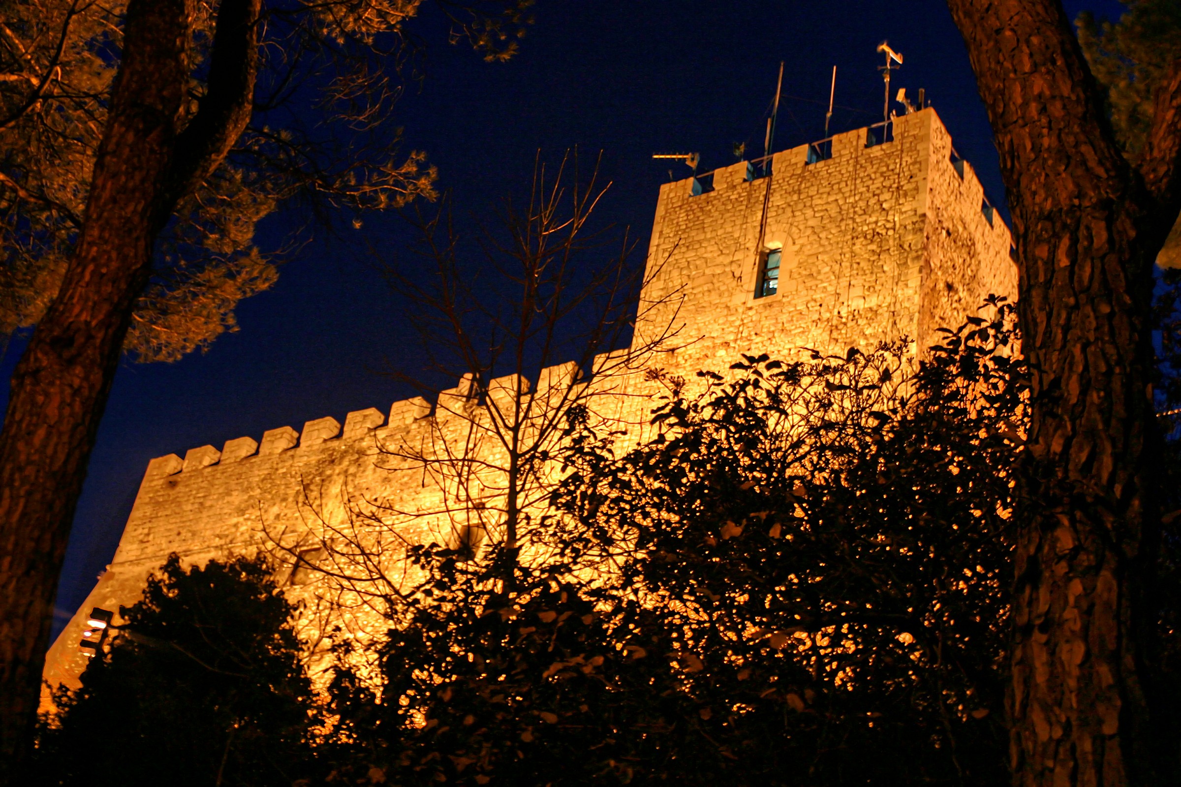 Castelmonforte night