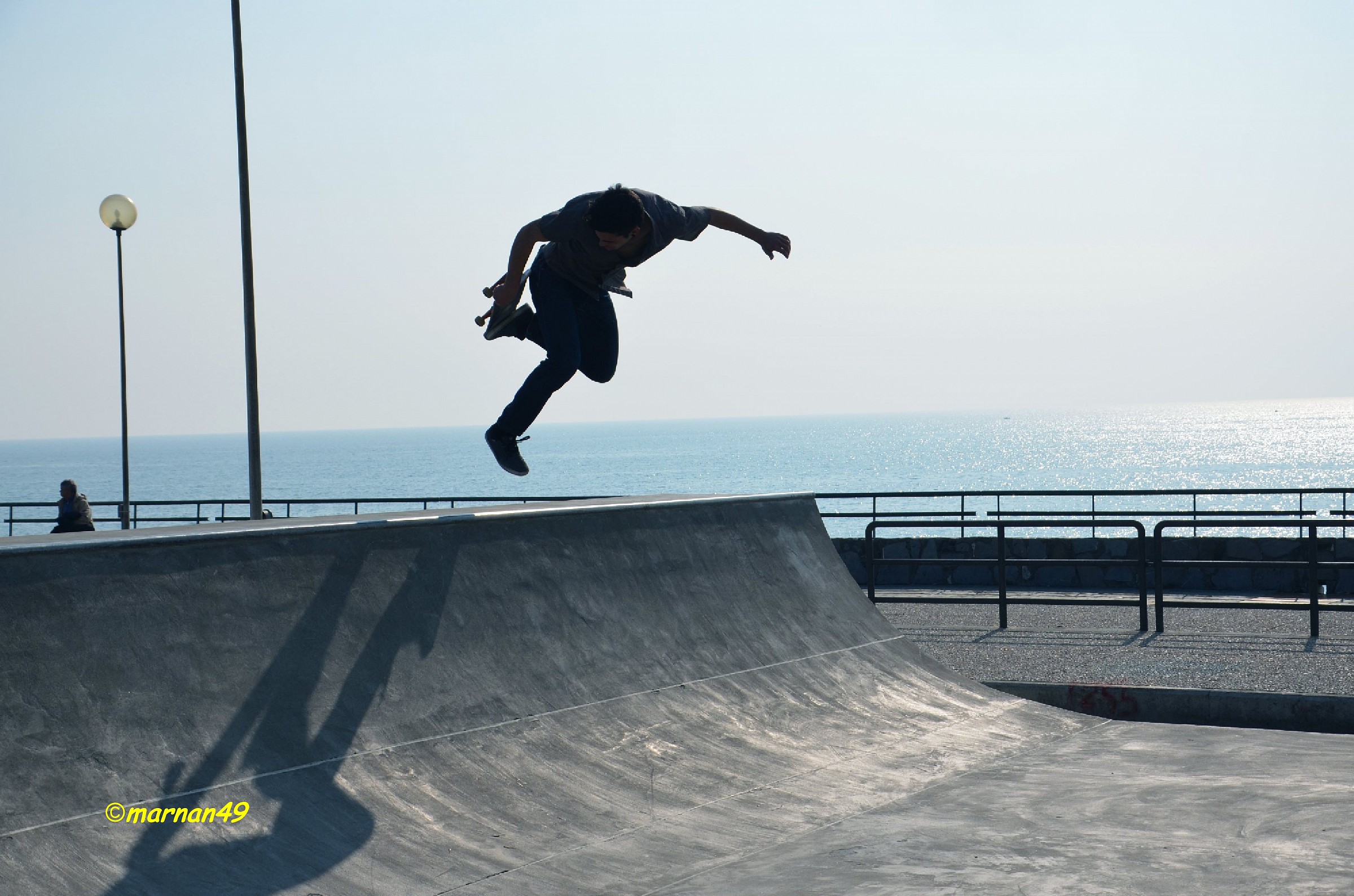 Prove di skateboard al Parco Govi di Genova