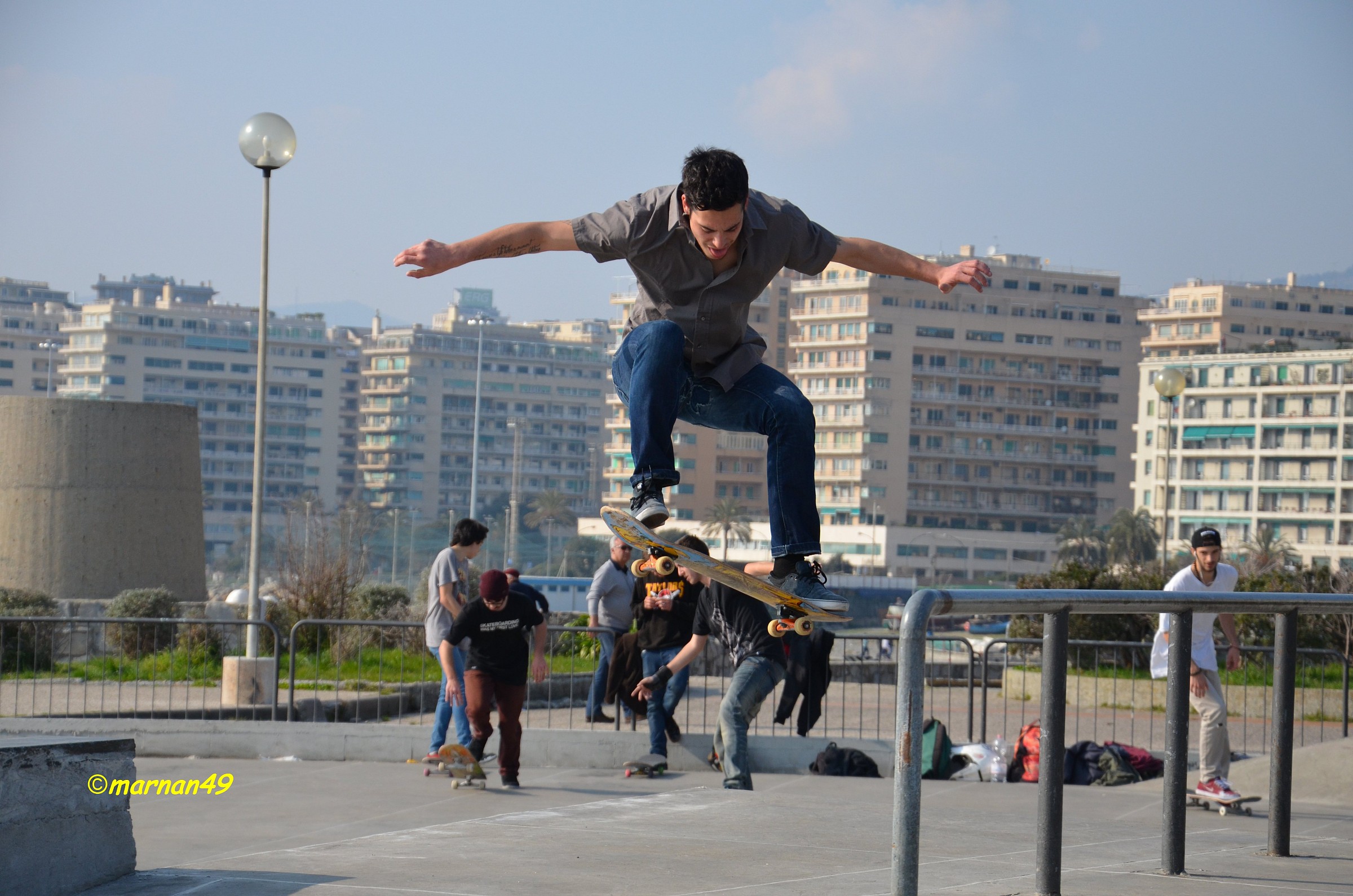 Prove di skateboard al Parco Govi di Genova