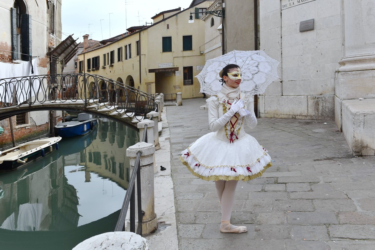 The dancer and the bridge.