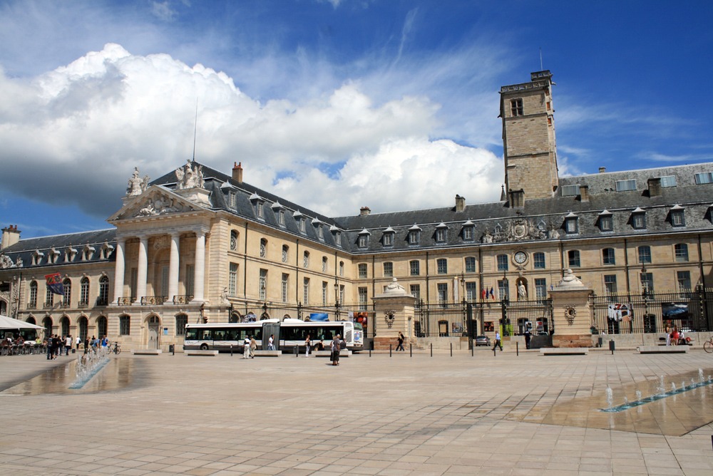 Dijon - Palais des Ducs de Bourgogne - View of insiem