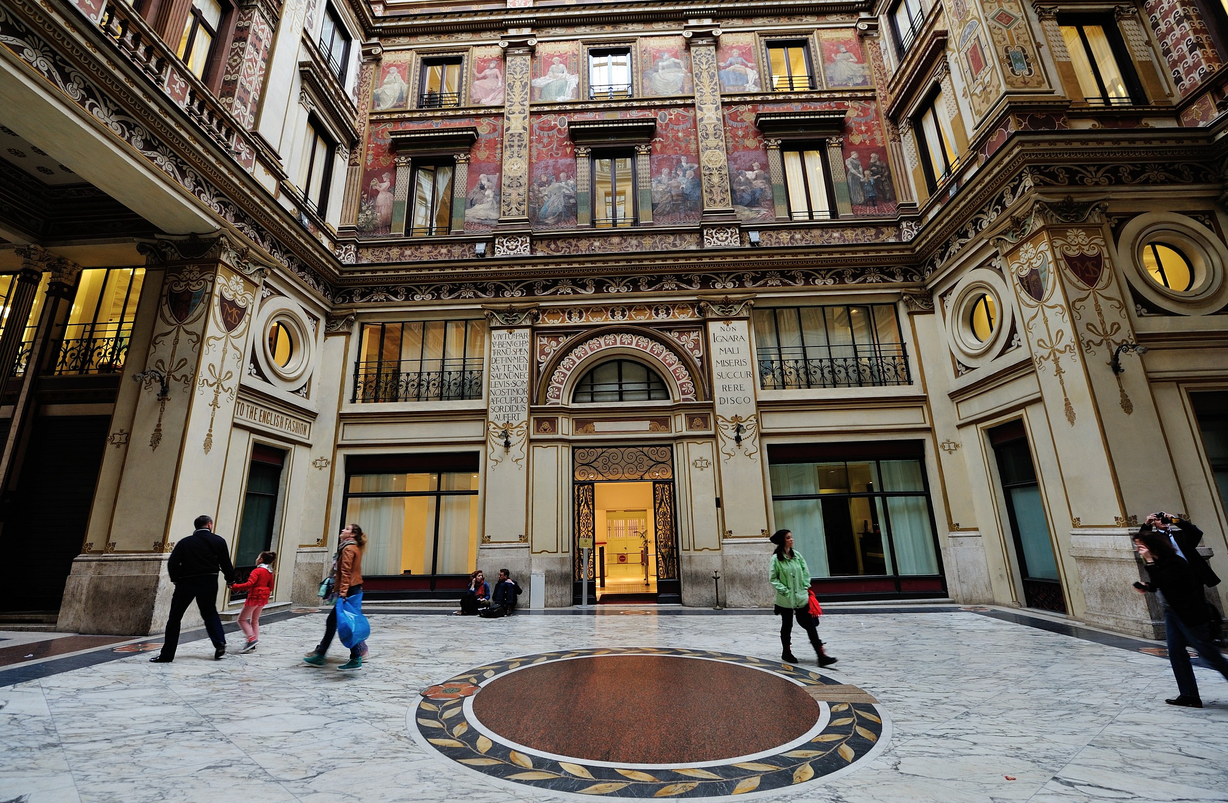 Roma-Galleria Sciarra