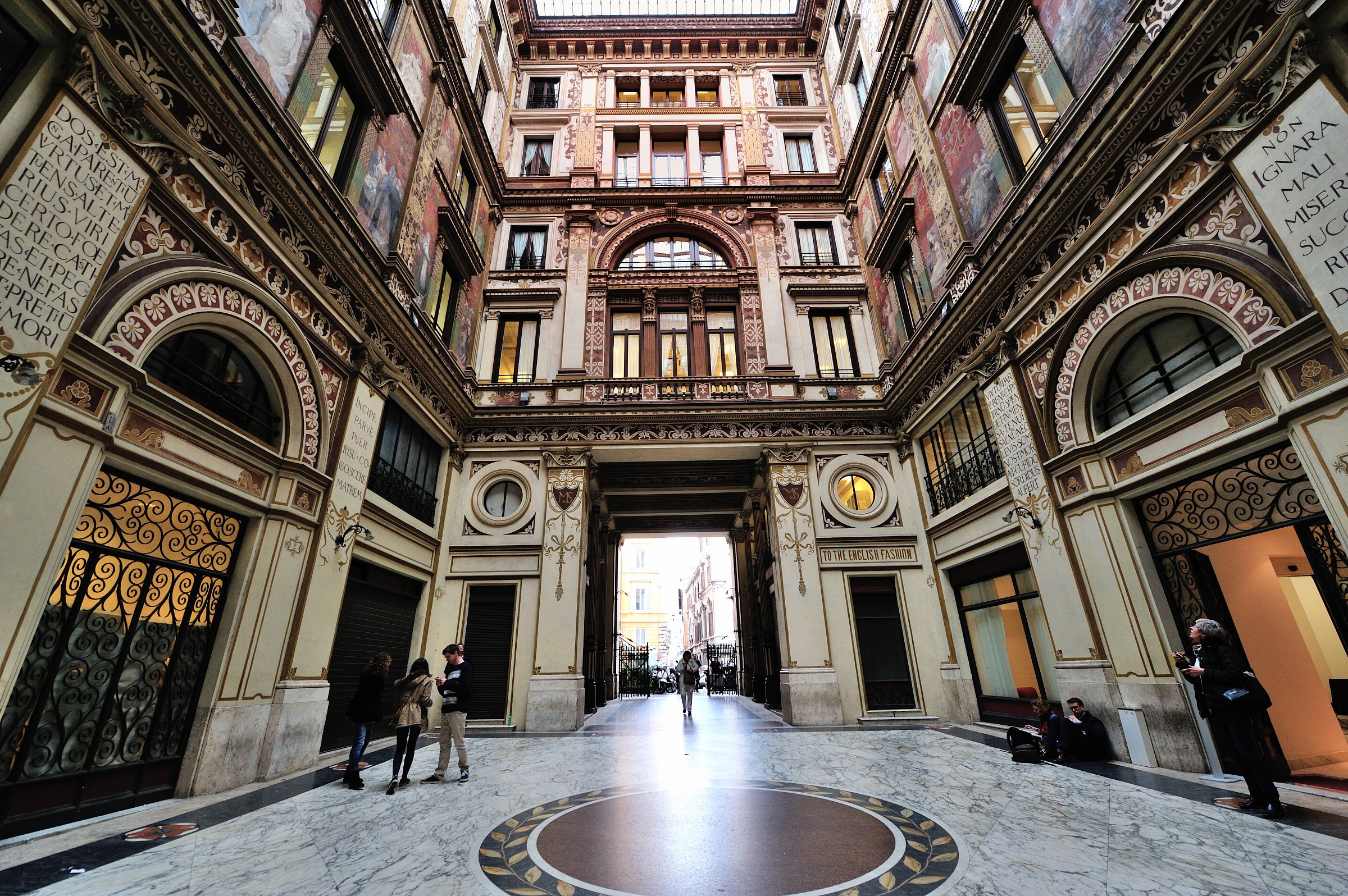 Roma-Galleria Sciarra