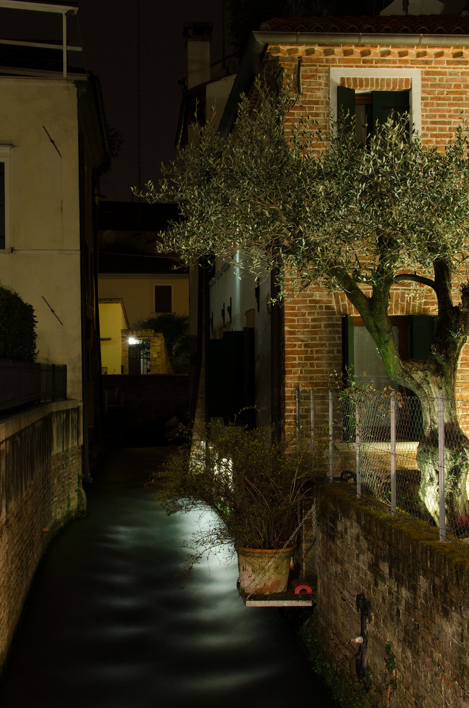 The little house on the canal