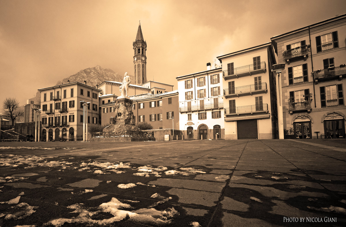 La piazza del Manzoni