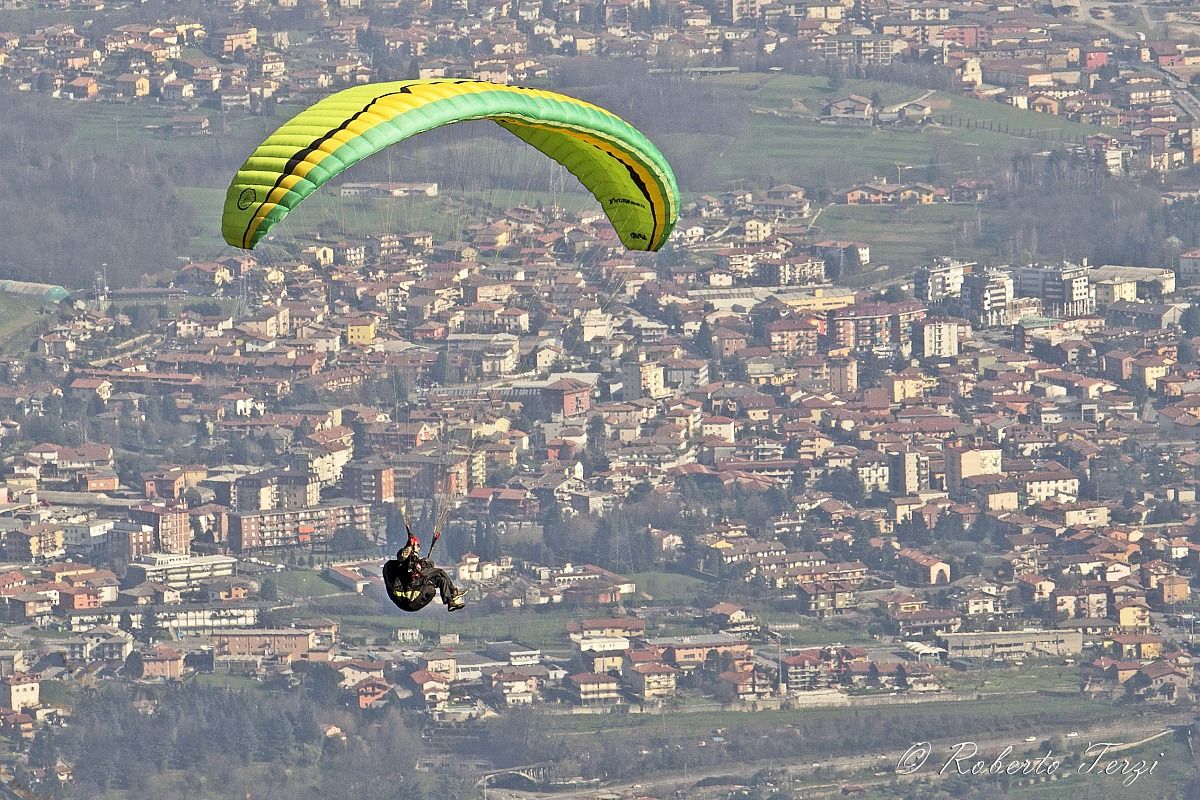 Volare in parapendio
