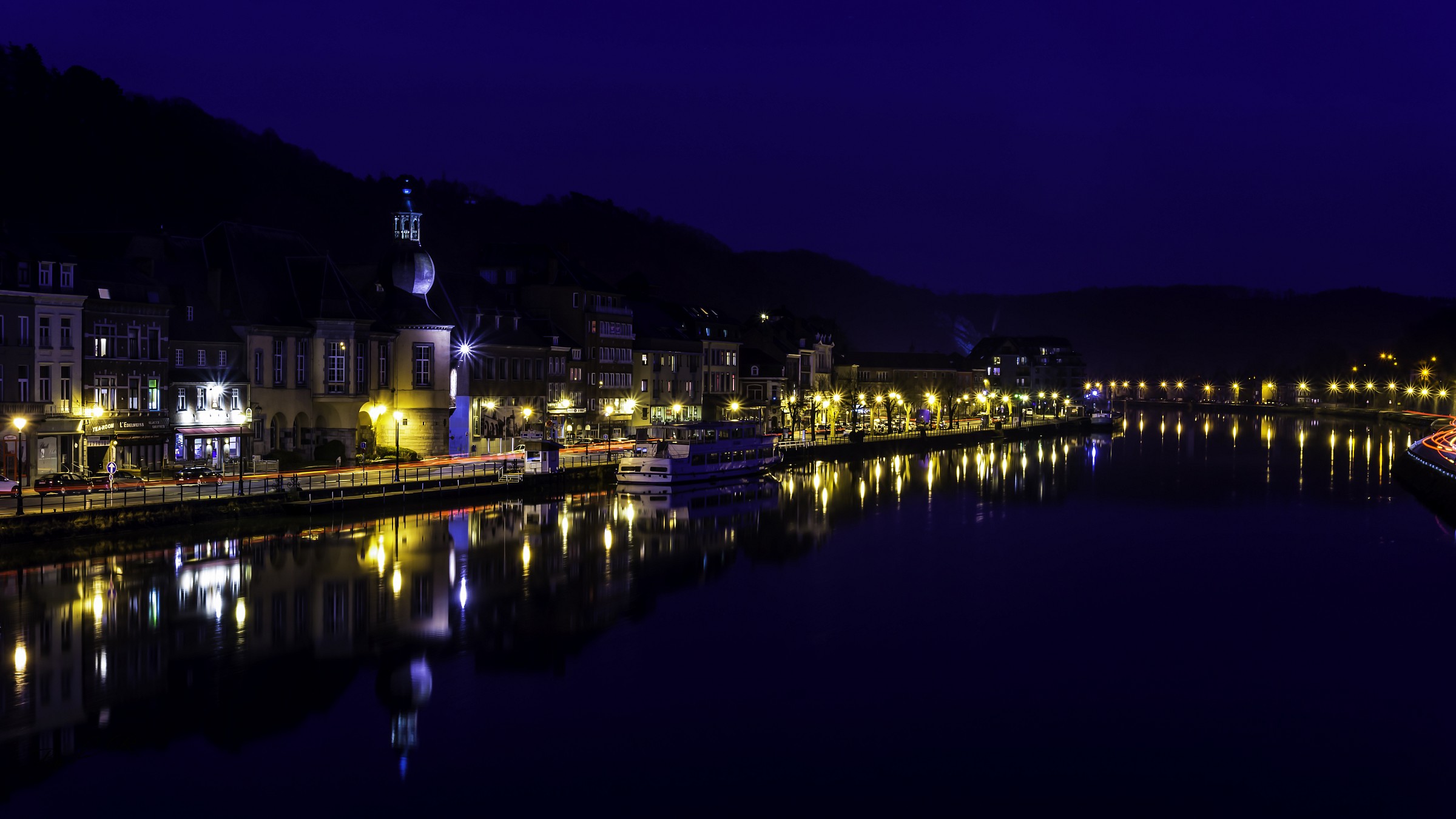 Dinat, rive gauche (Belgique)