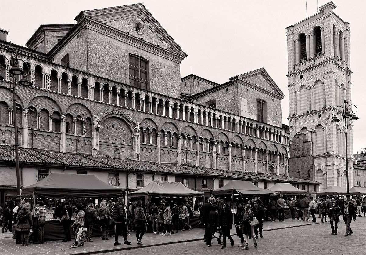 Ferrara - Piazza Trento e Trieste