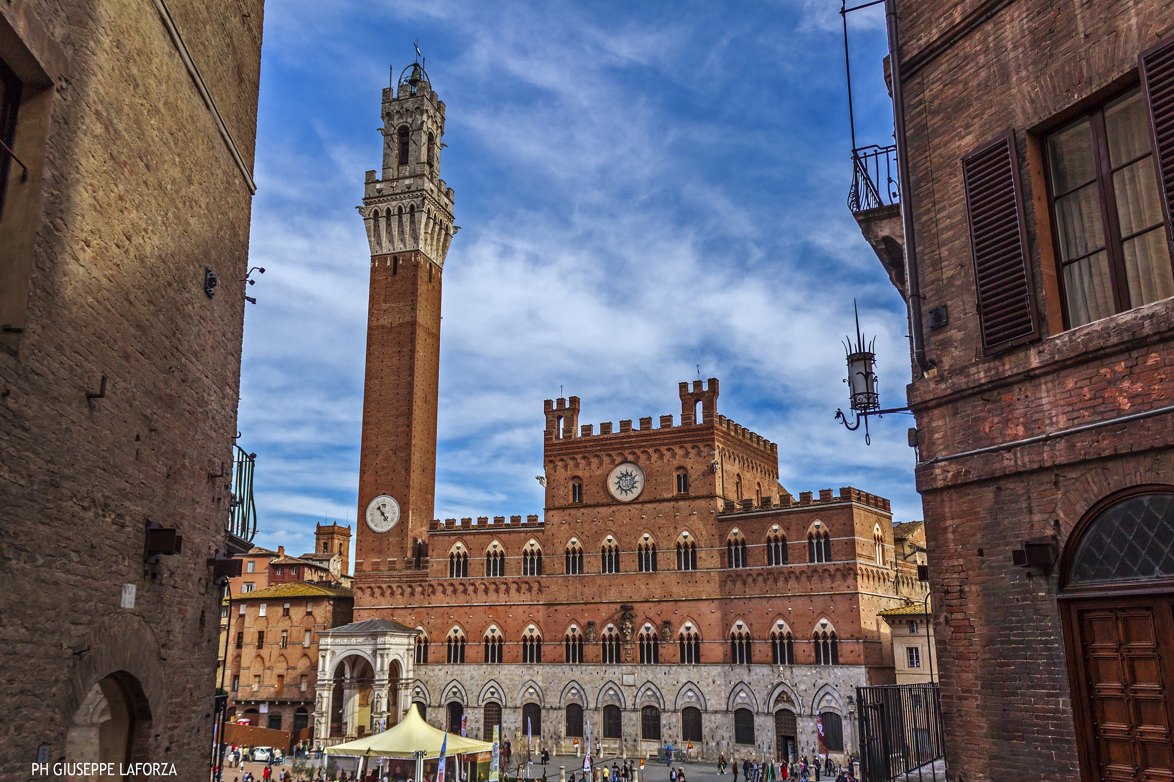 Piazza del Campo ... when you least expect it ..