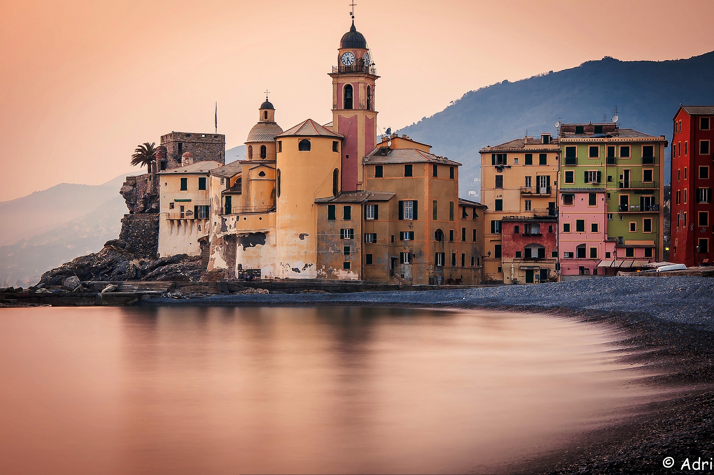 Camogli, colori ed un tramonto emozionante