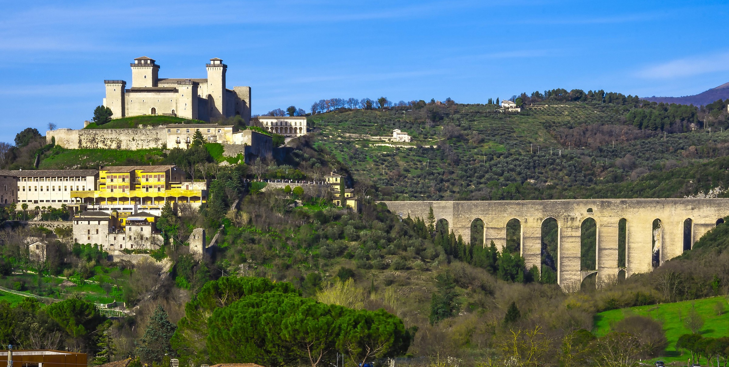 spoleto ( ponte delle torri e rocca albornoziana )